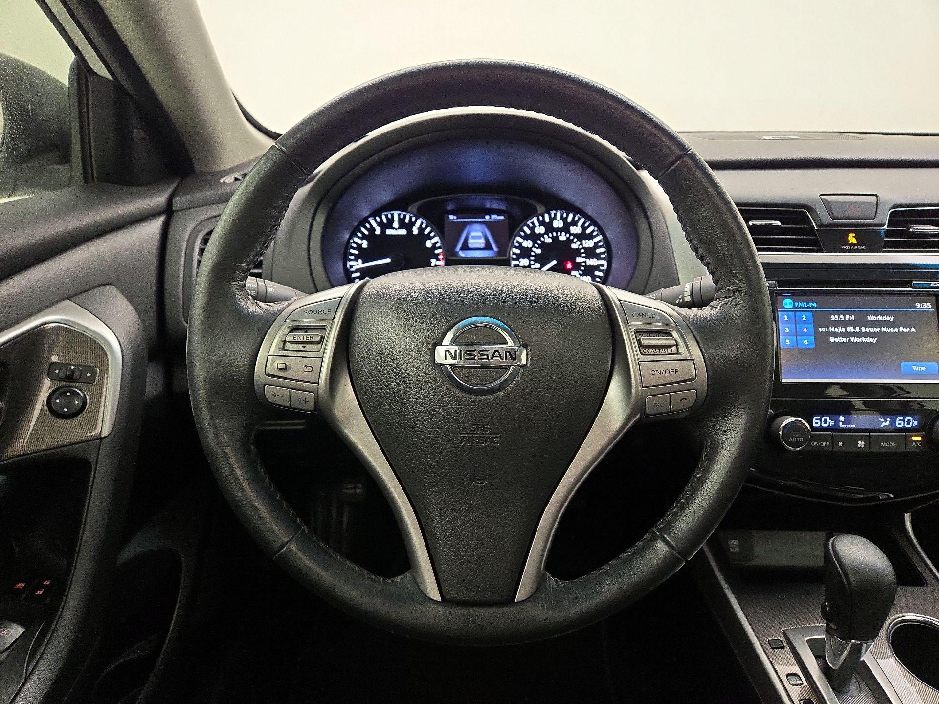 Thumbnail: 2015 Nissan Altima - 10