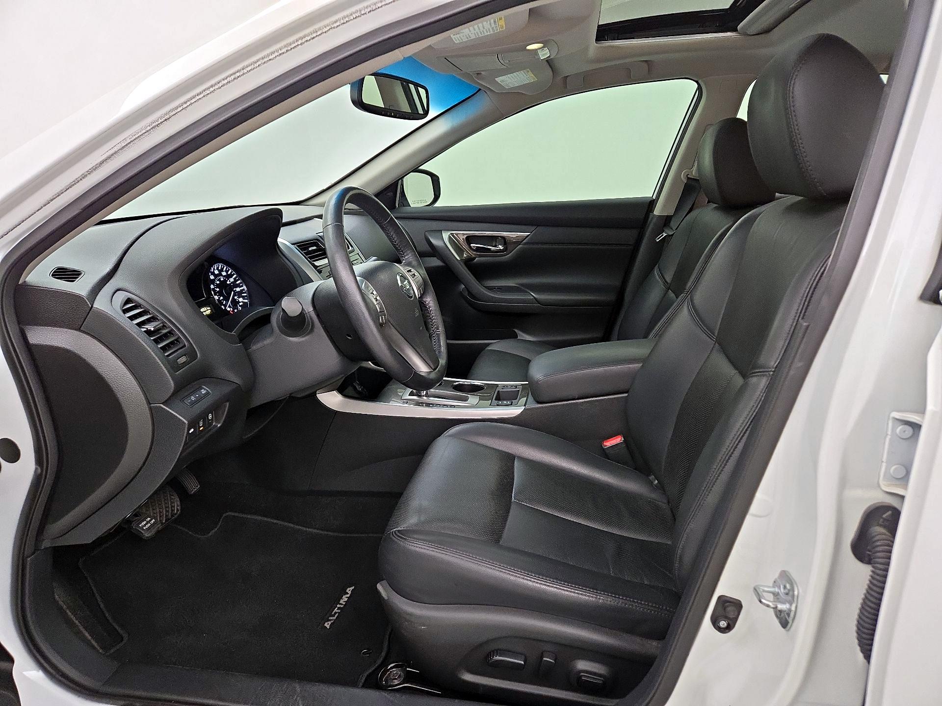 Thumbnail: 2015 Nissan Altima - 11