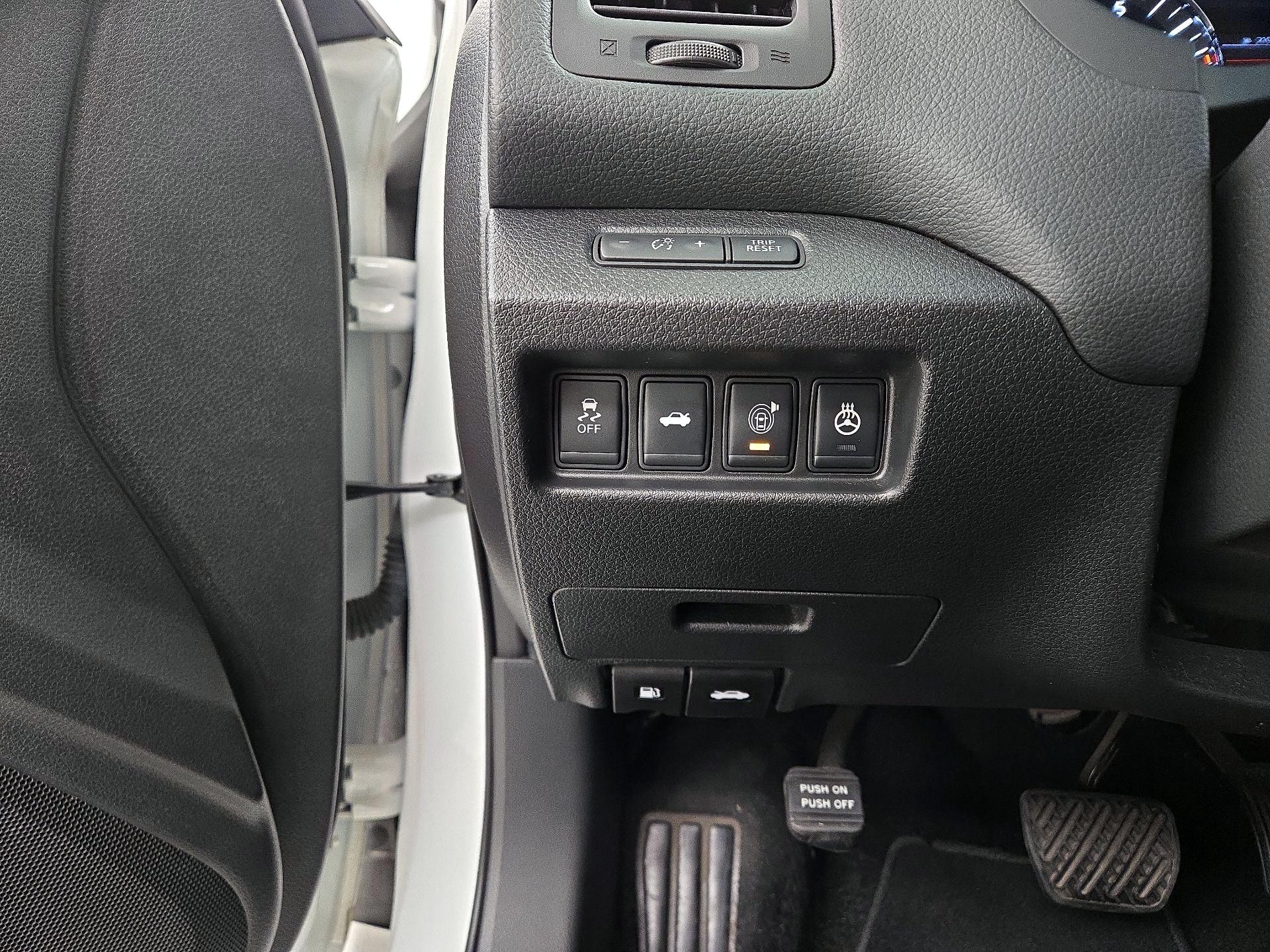 Thumbnail: 2015 Nissan Altima - 13