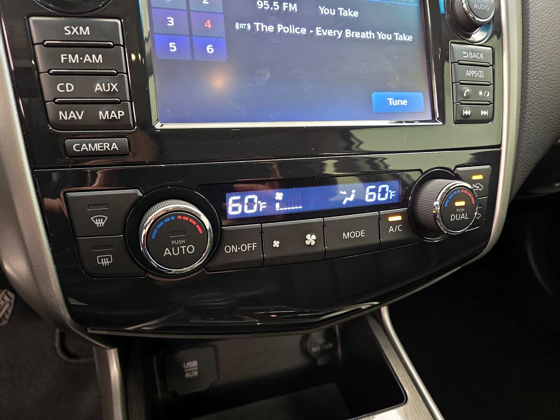 Thumbnail: 2015 Nissan Altima - 16