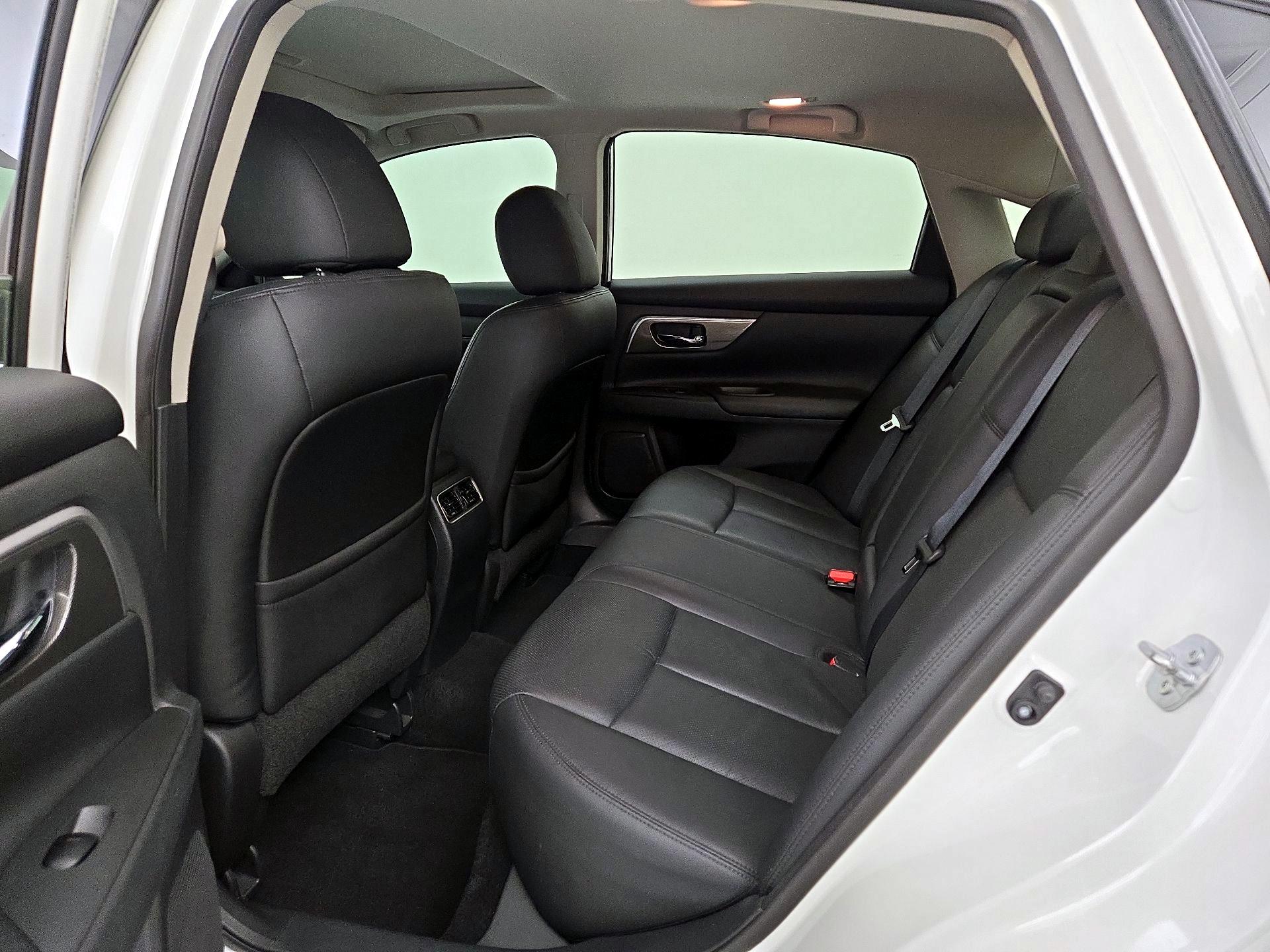 Thumbnail: 2015 Nissan Altima - 20