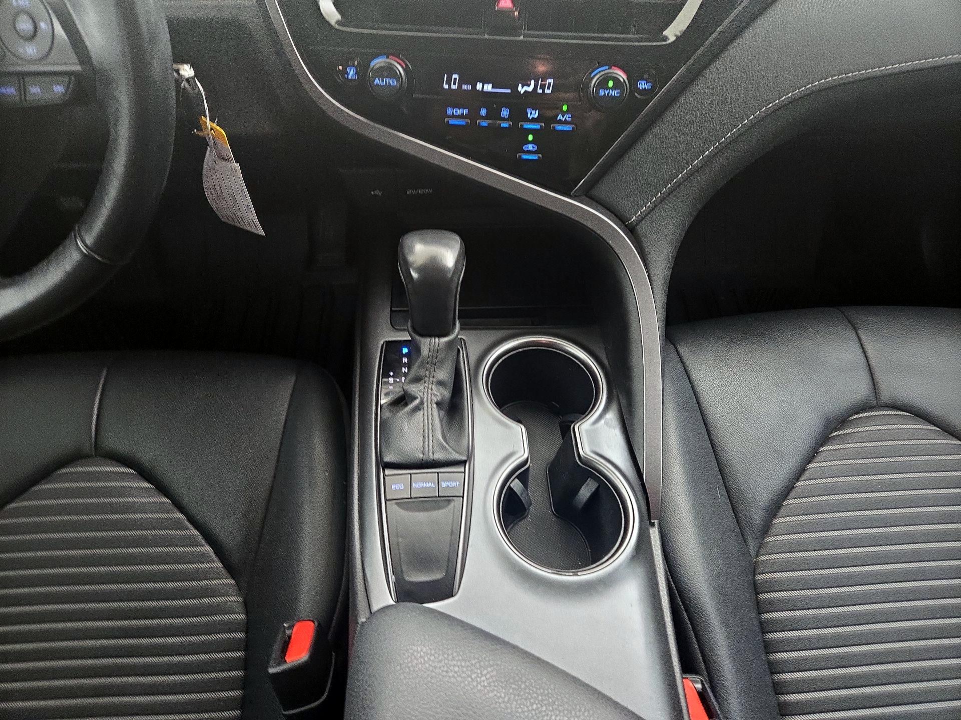 Thumbnail: 2022 Toyota Camry - 17