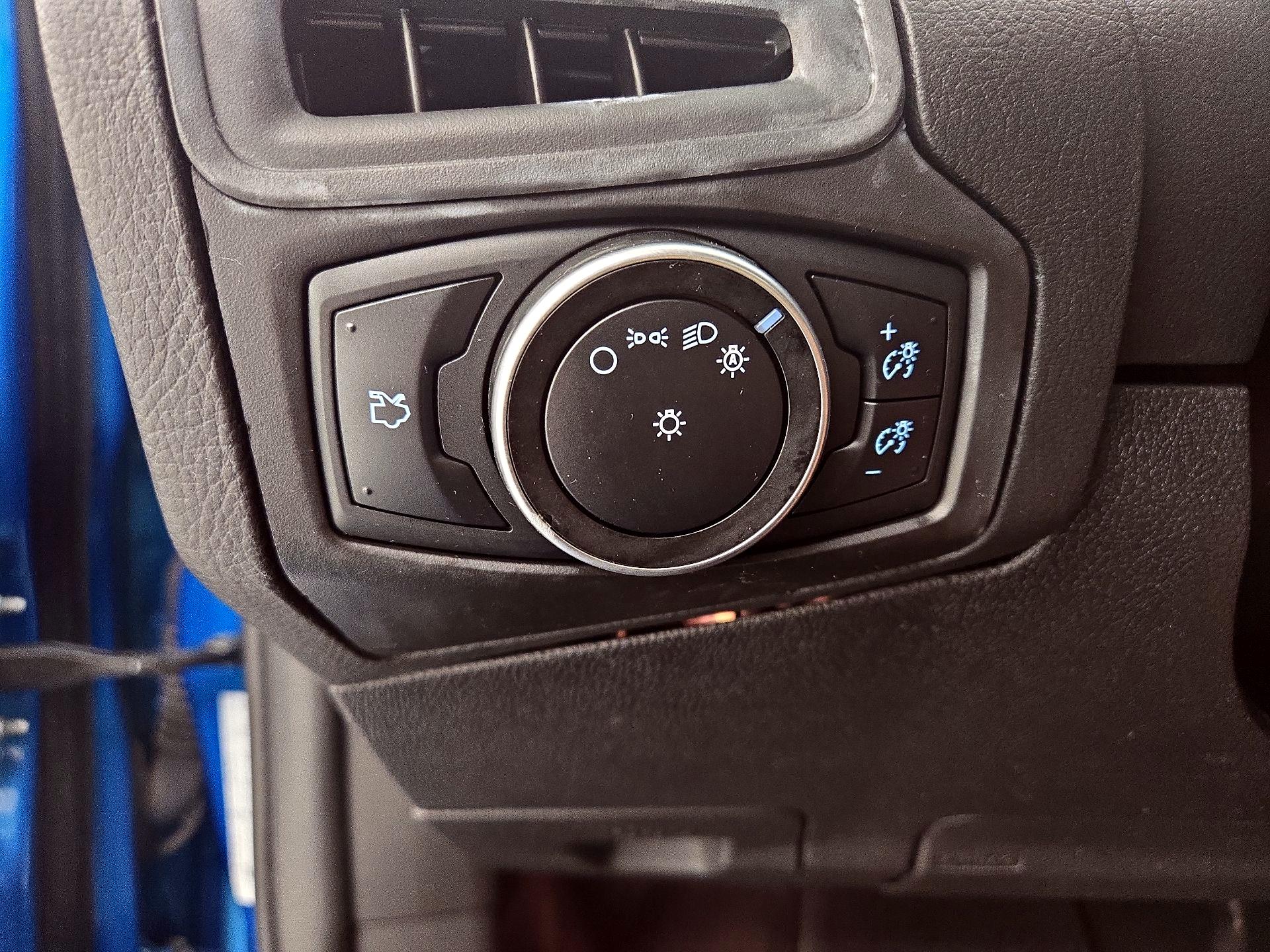 Thumbnail: 2015 Ford Focus - 13