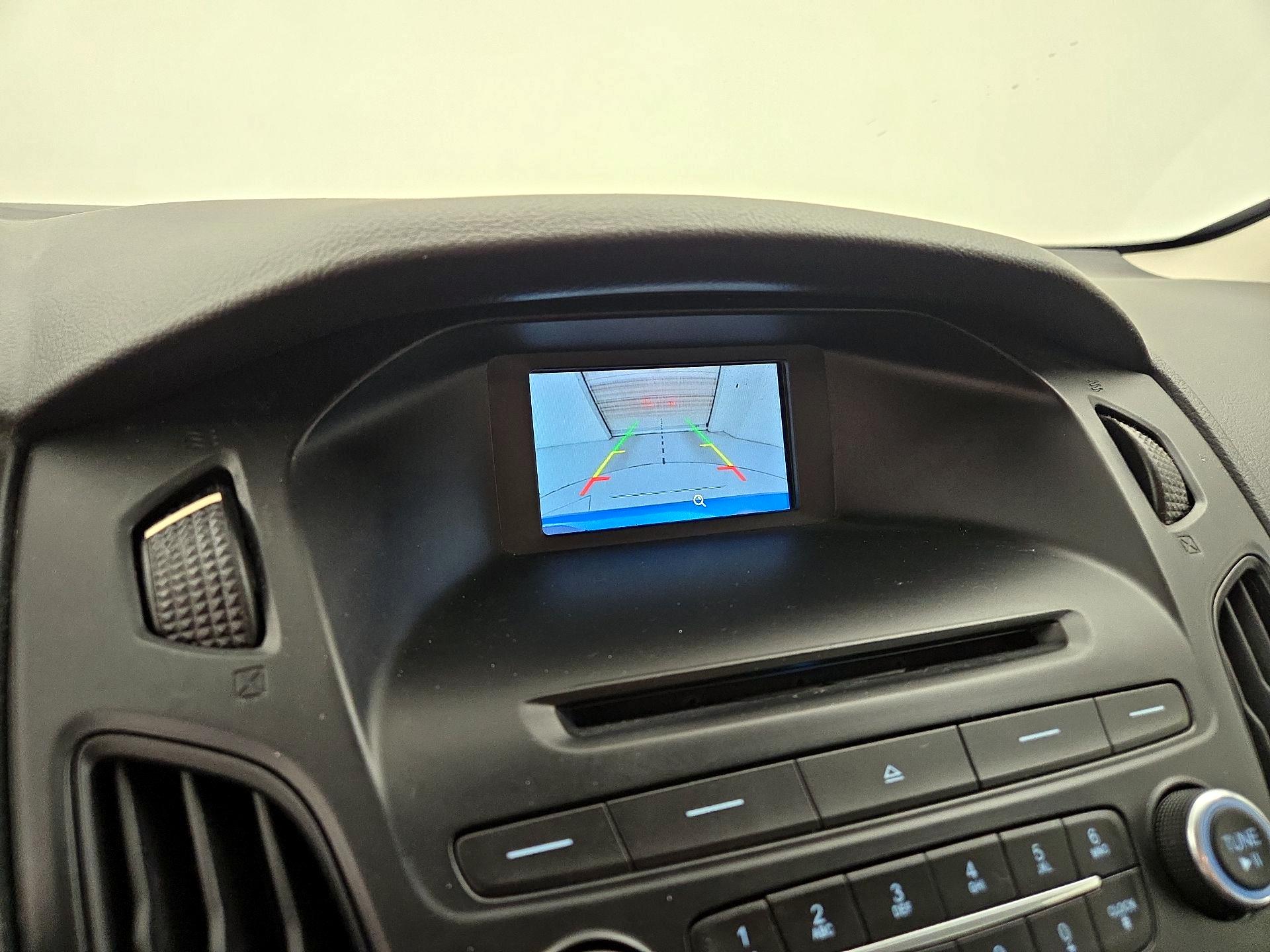 Thumbnail: 2015 Ford Focus - 14