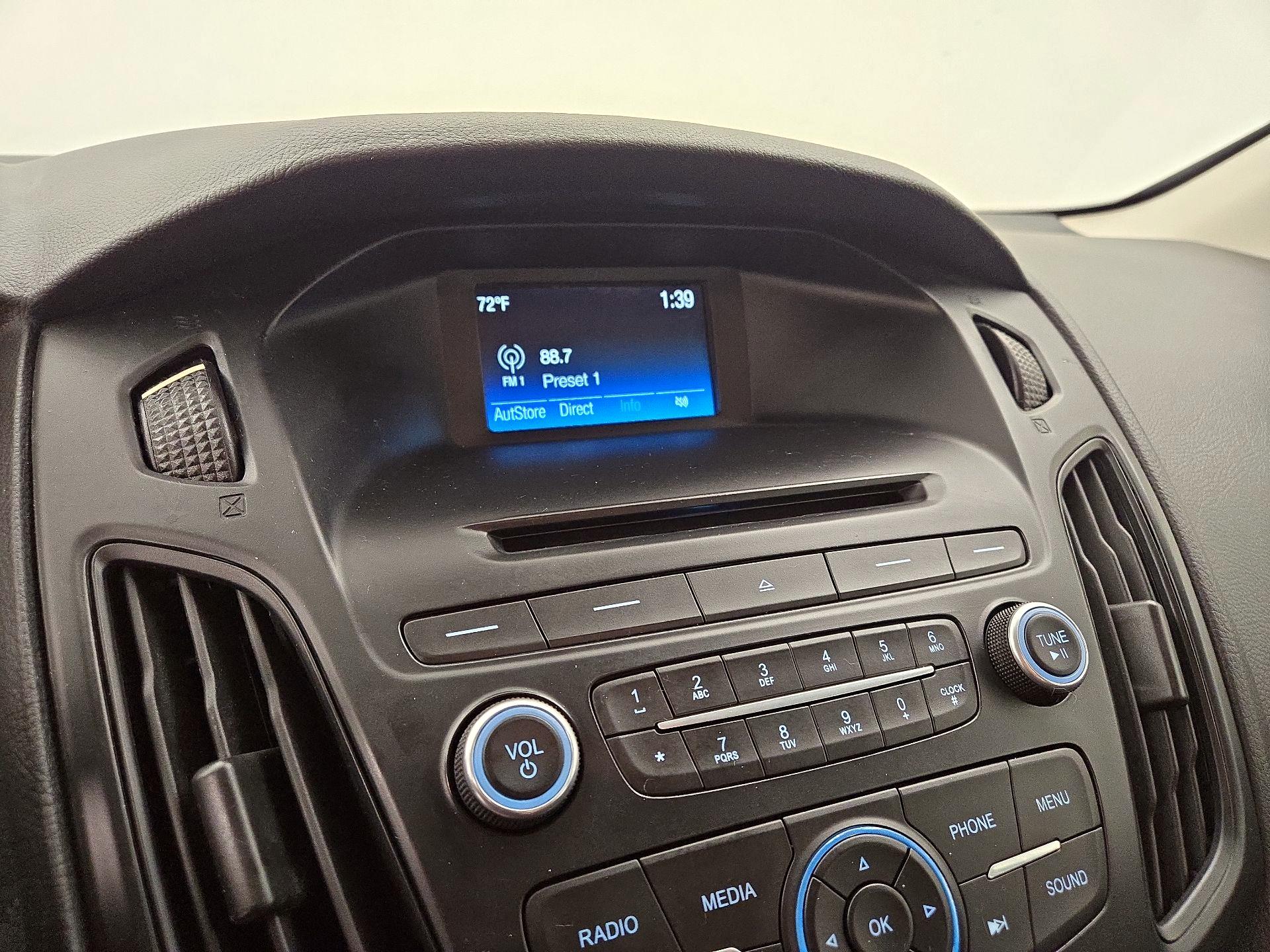 Thumbnail: 2015 Ford Focus - 15