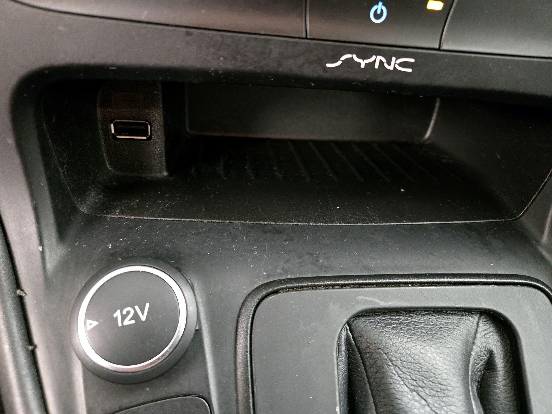 Thumbnail: 2015 Ford Focus - 18