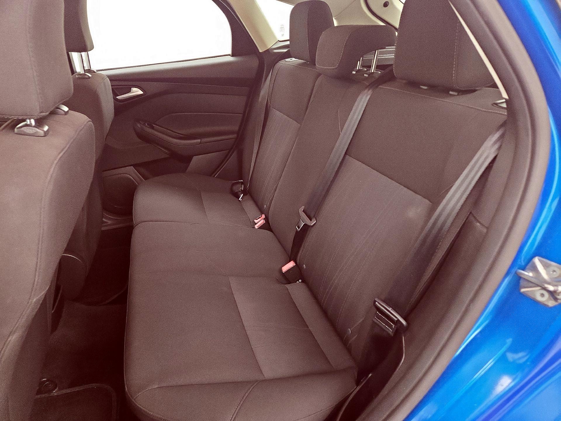 Thumbnail: 2015 Ford Focus - 19