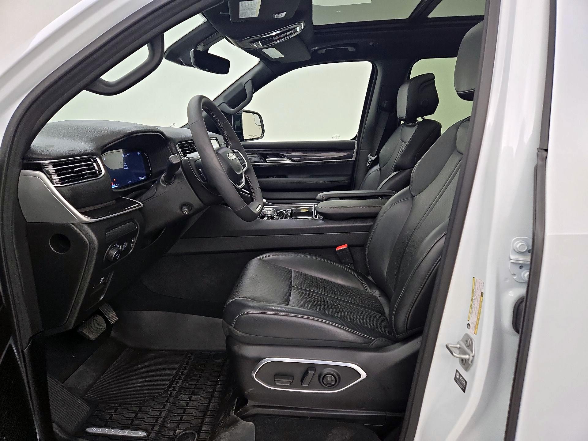 Thumbnail: 2024 Jeep Wagoneer - 11