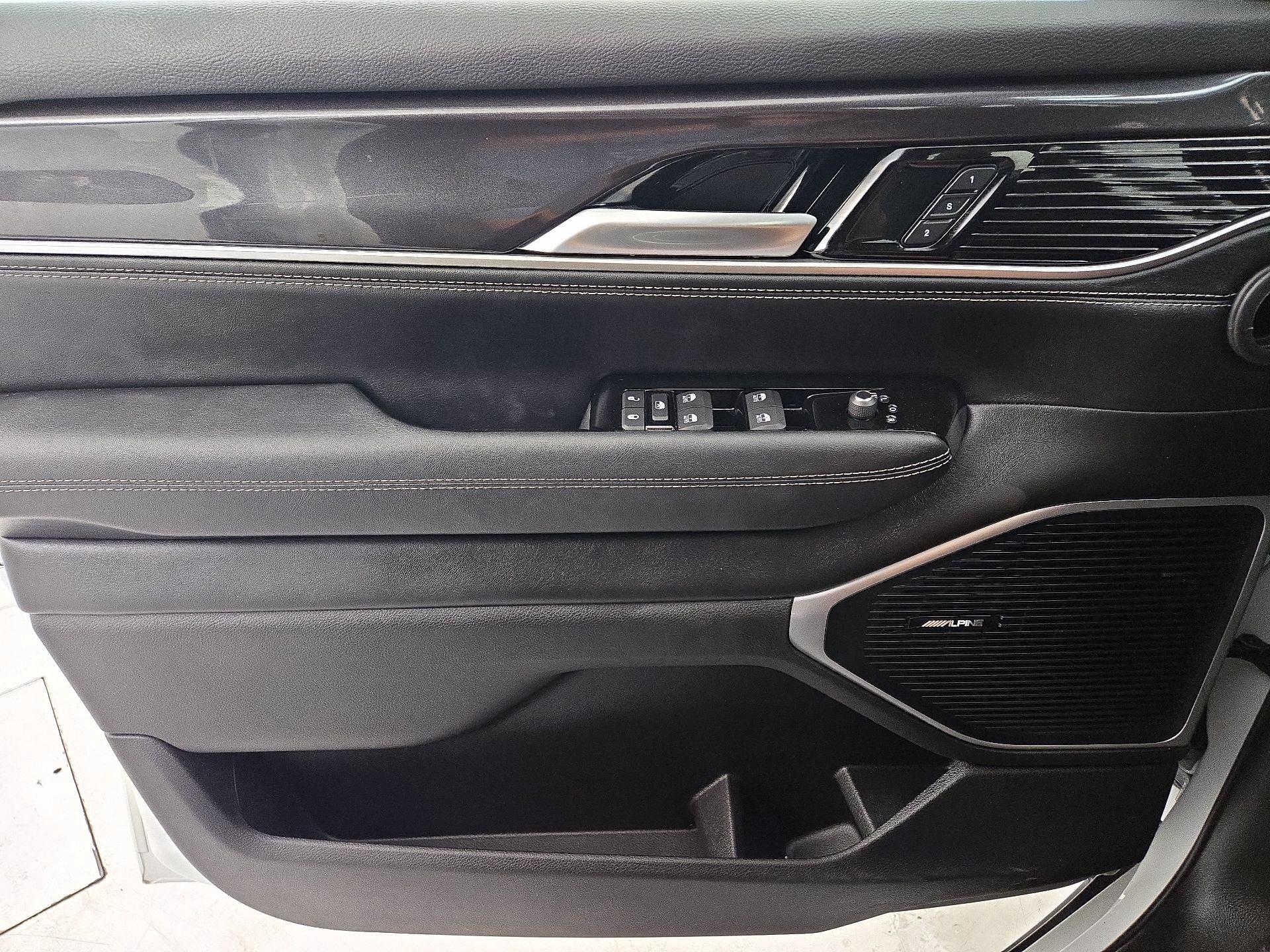 Thumbnail: 2024 Jeep Wagoneer - 12