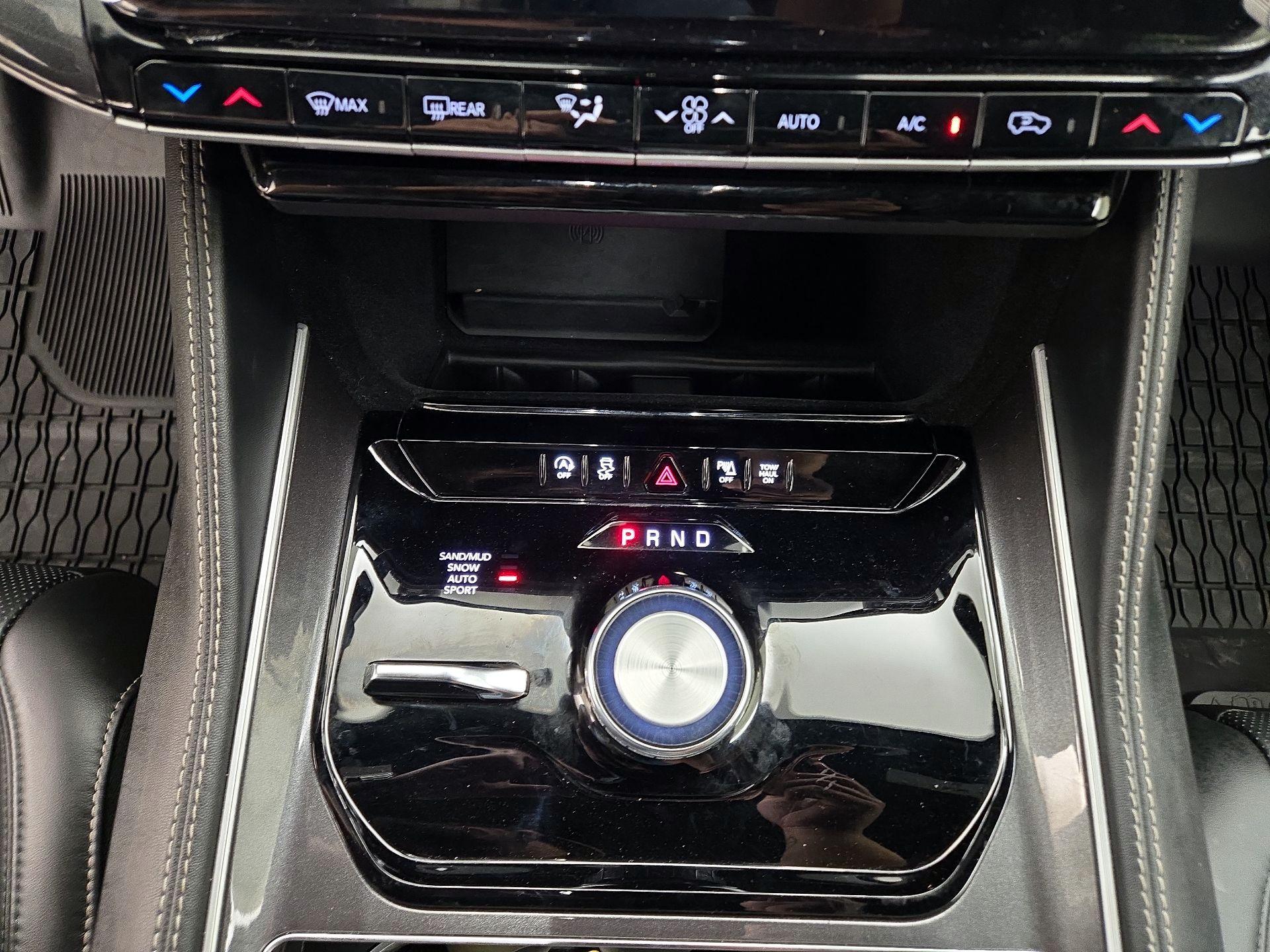 Thumbnail: 2024 Jeep Wagoneer - 18