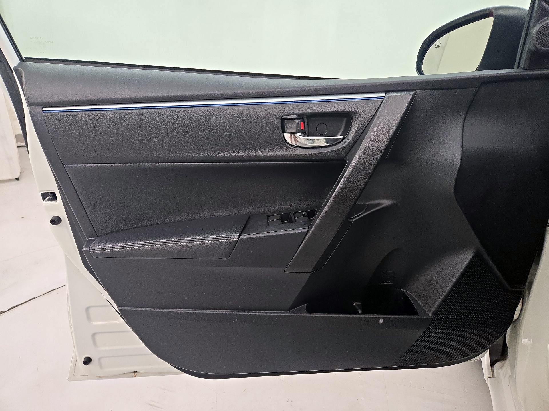 Thumbnail: 2015 Toyota Corolla - 12