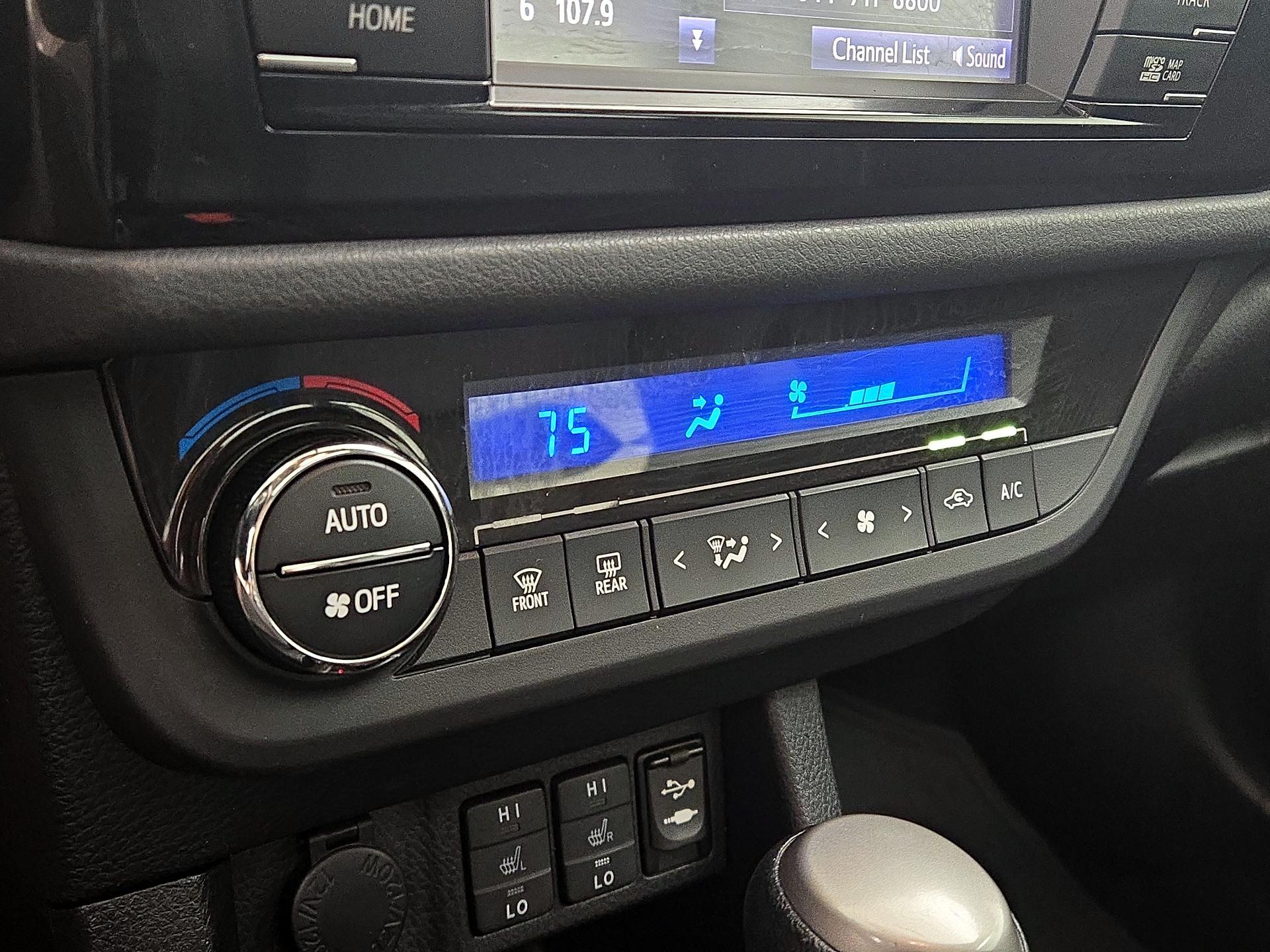 Thumbnail: 2015 Toyota Corolla - 17