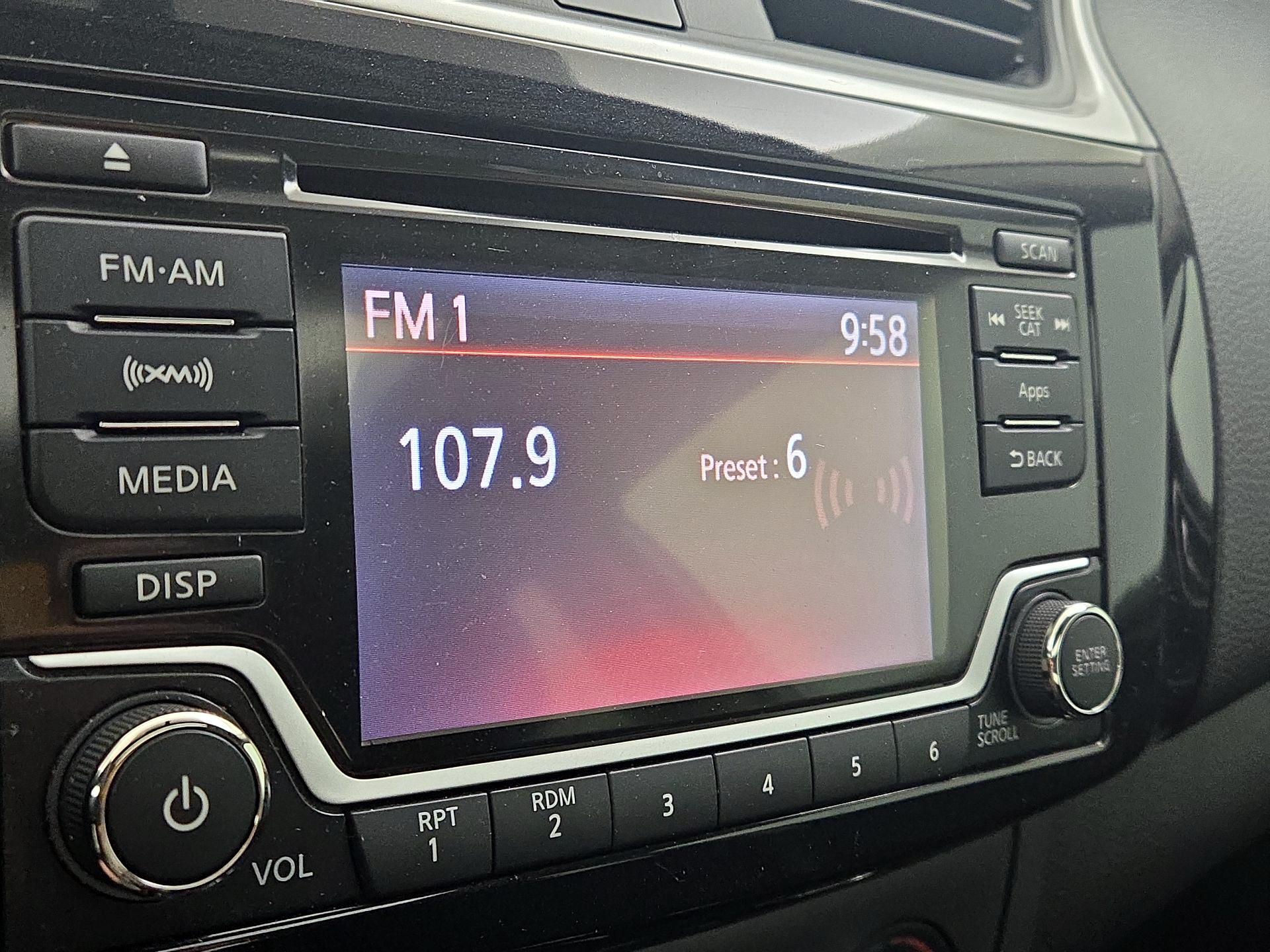 Thumbnail: 2016 Nissan Sentra - 15