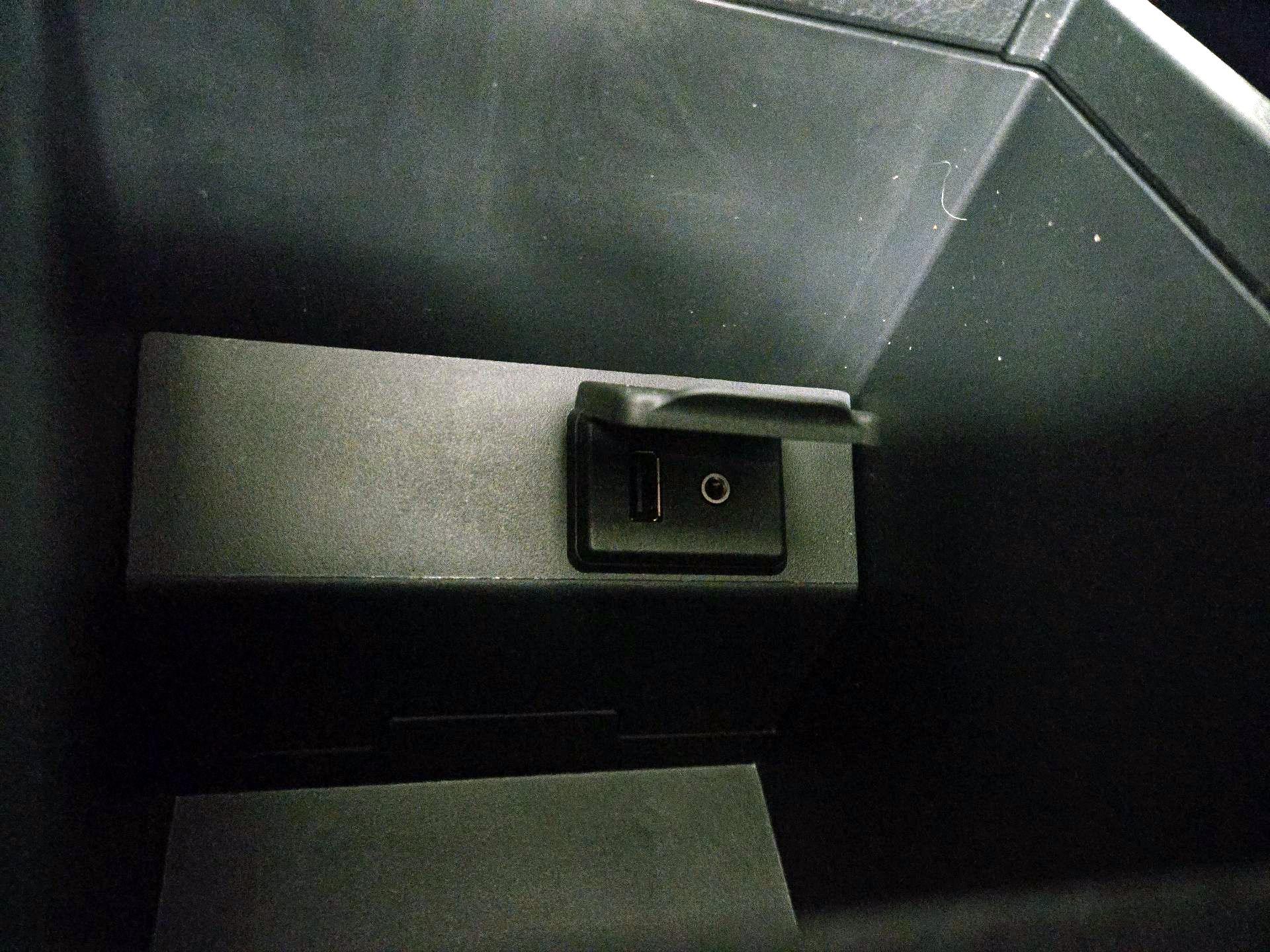 Thumbnail: 2016 Nissan Sentra - 18