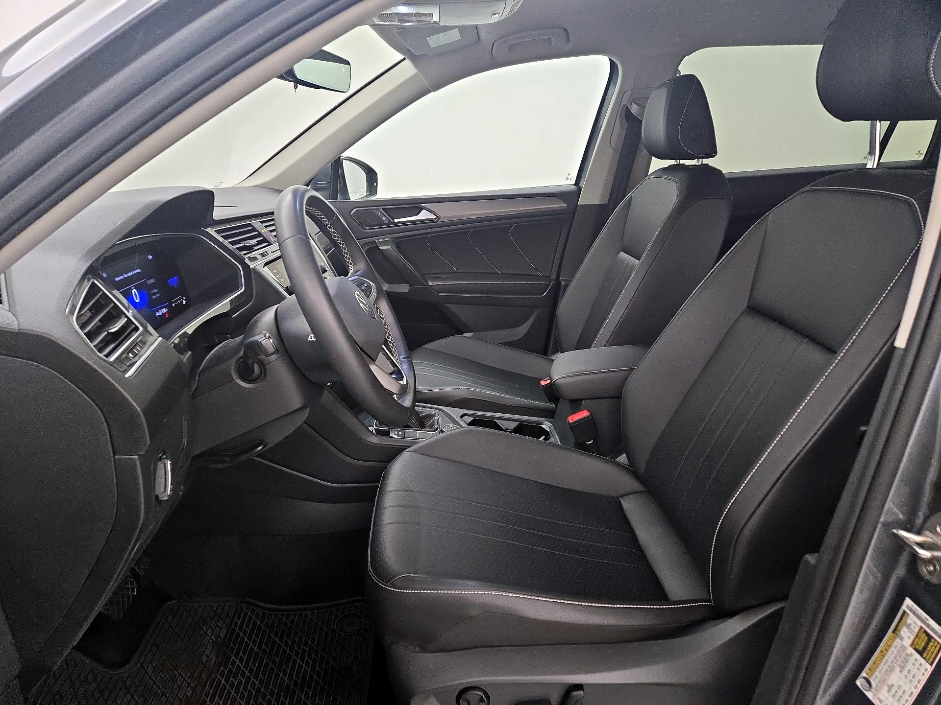 Thumbnail: 2022 Volkswagen Tiguan - 11