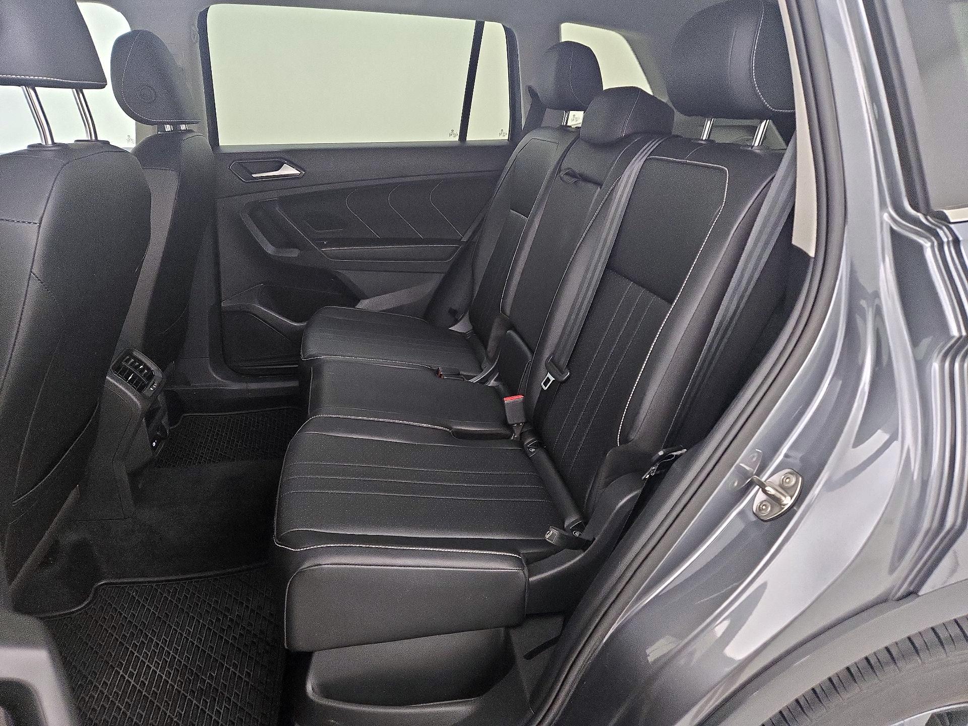 Thumbnail: 2022 Volkswagen Tiguan - 19