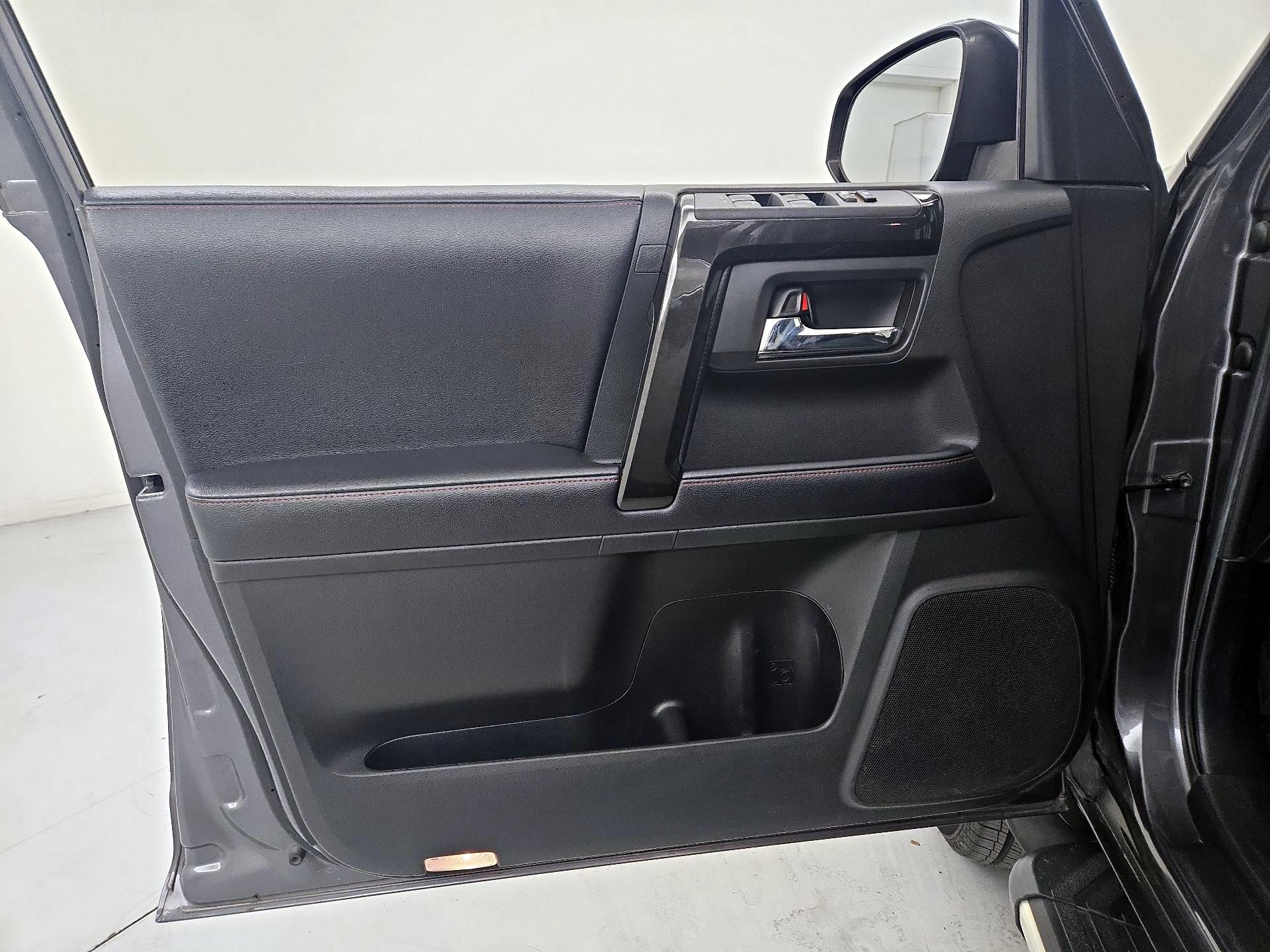 Thumbnail: 2019 Toyota 4Runner - 12