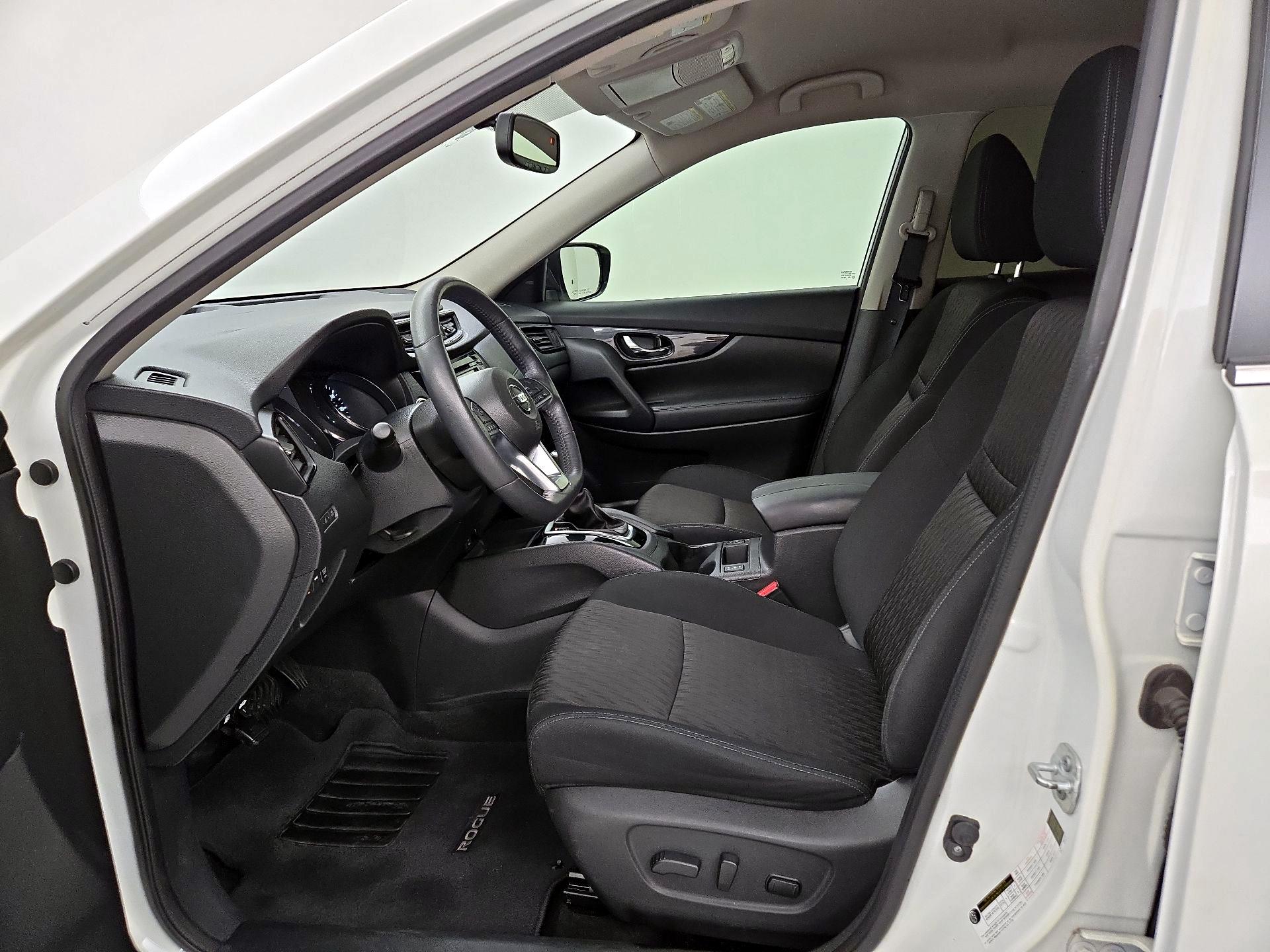 Thumbnail: 2017 Nissan Rogue - 11