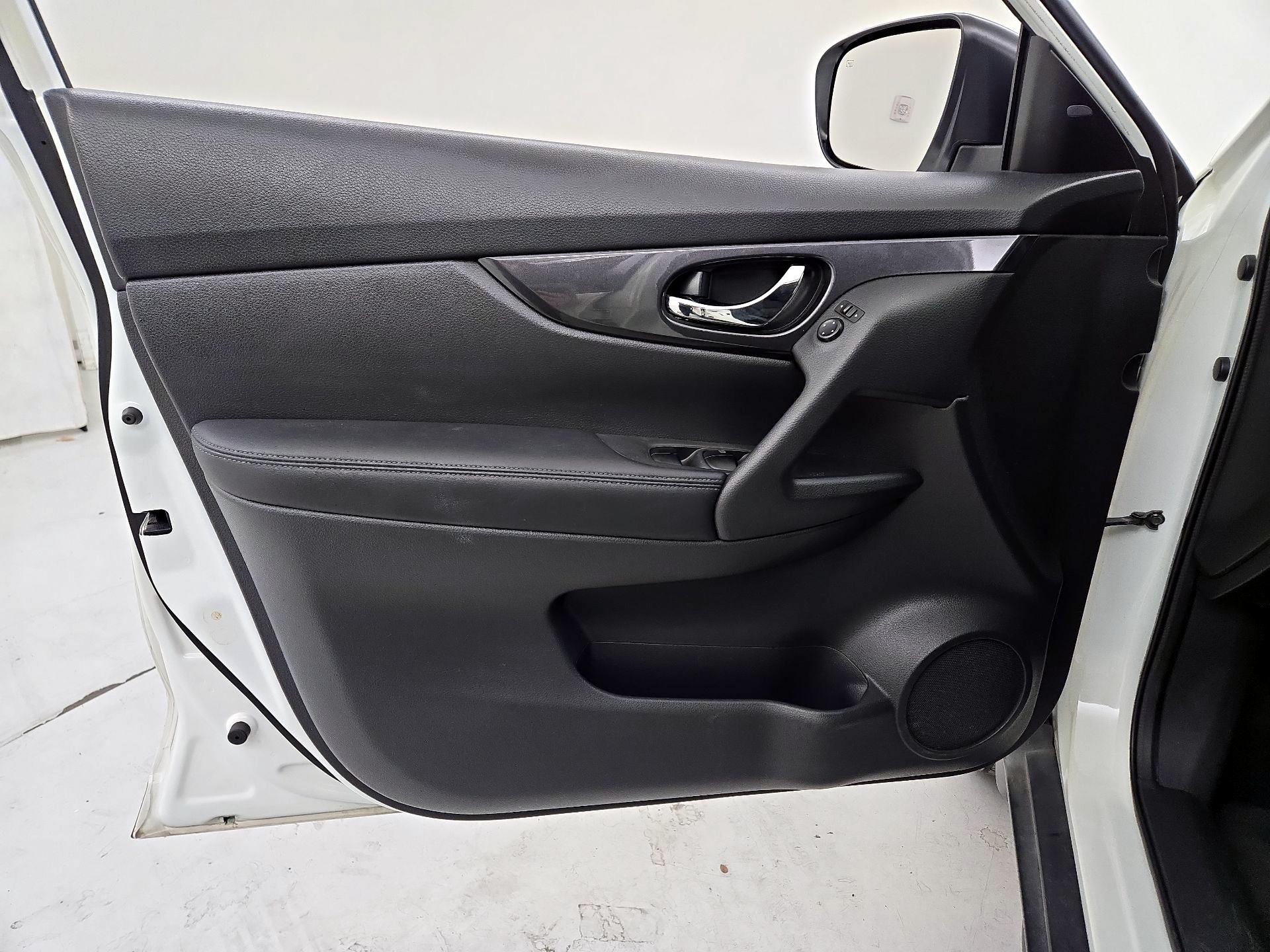 Thumbnail: 2017 Nissan Rogue - 12