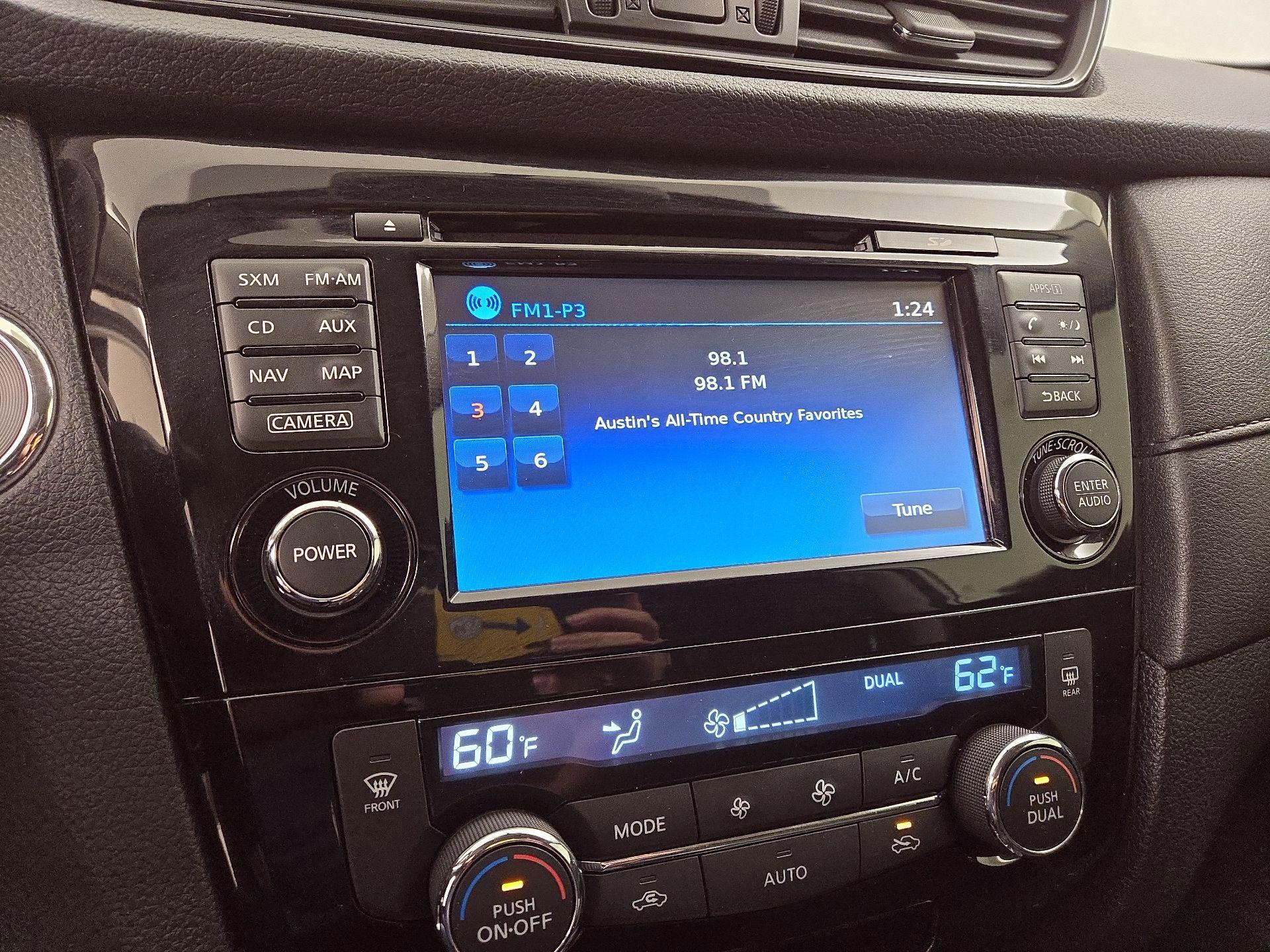 Thumbnail: 2017 Nissan Rogue - 15