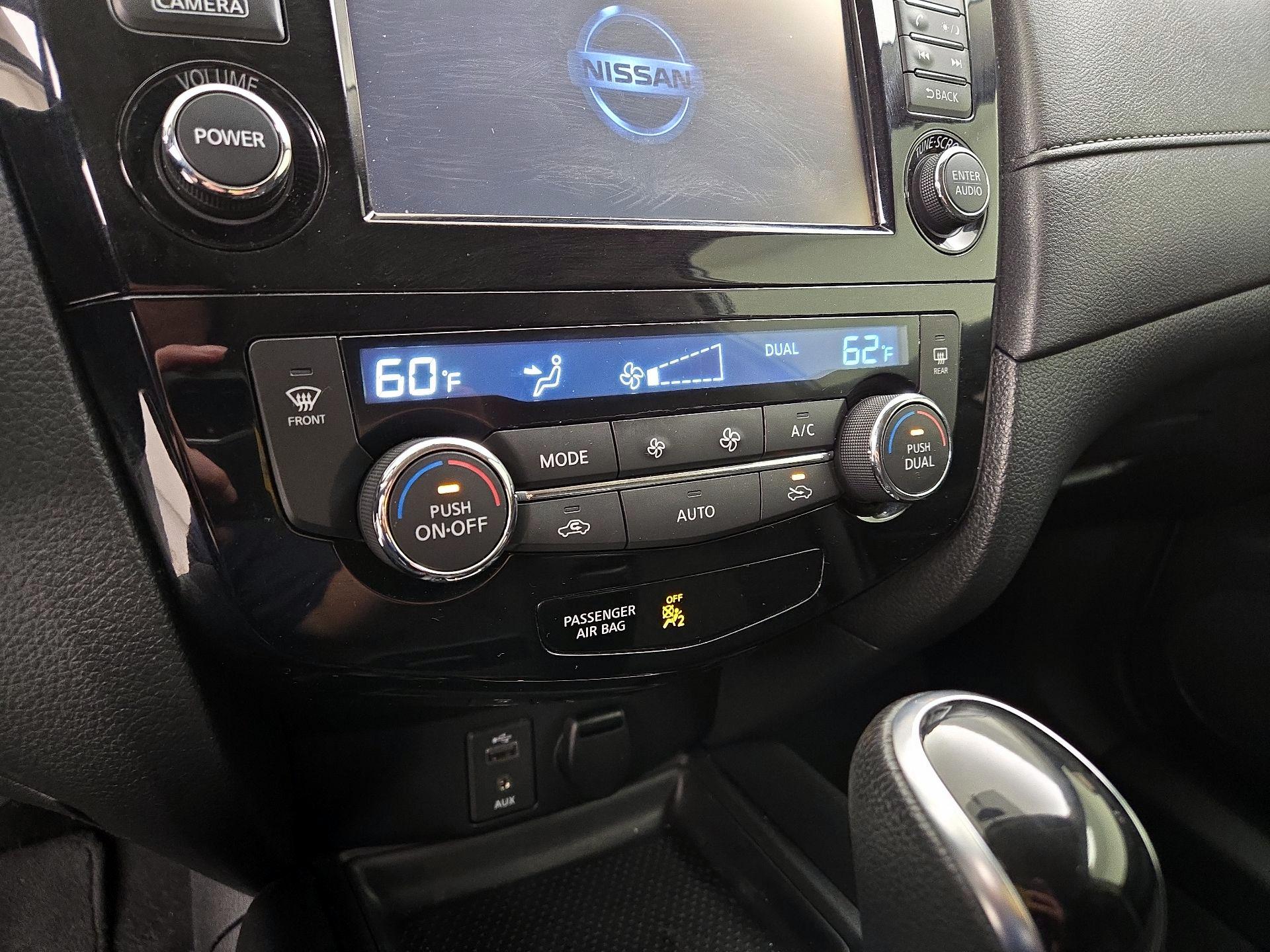 Thumbnail: 2017 Nissan Rogue - 16