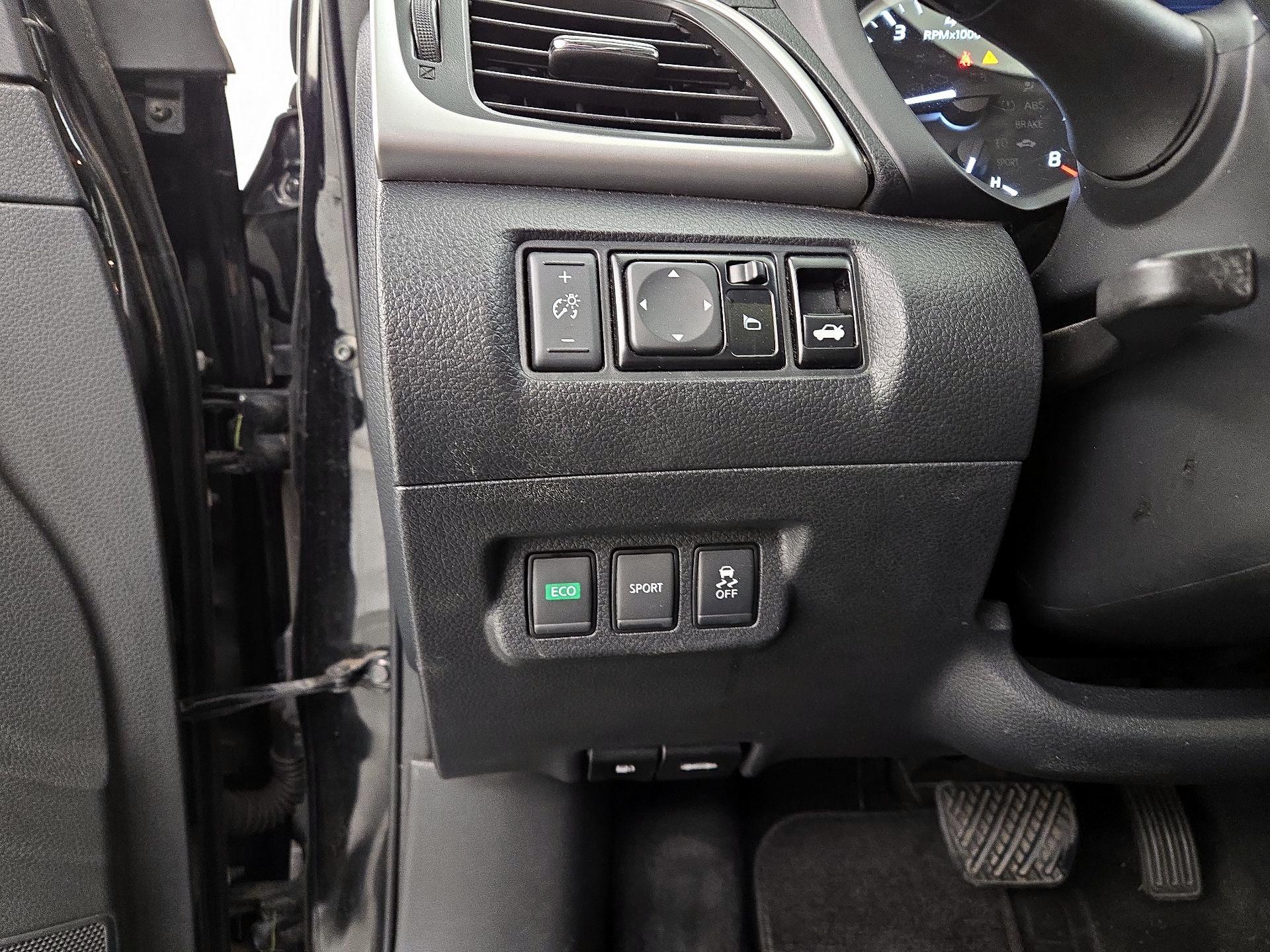 Thumbnail: 2016 Nissan Sentra - 13