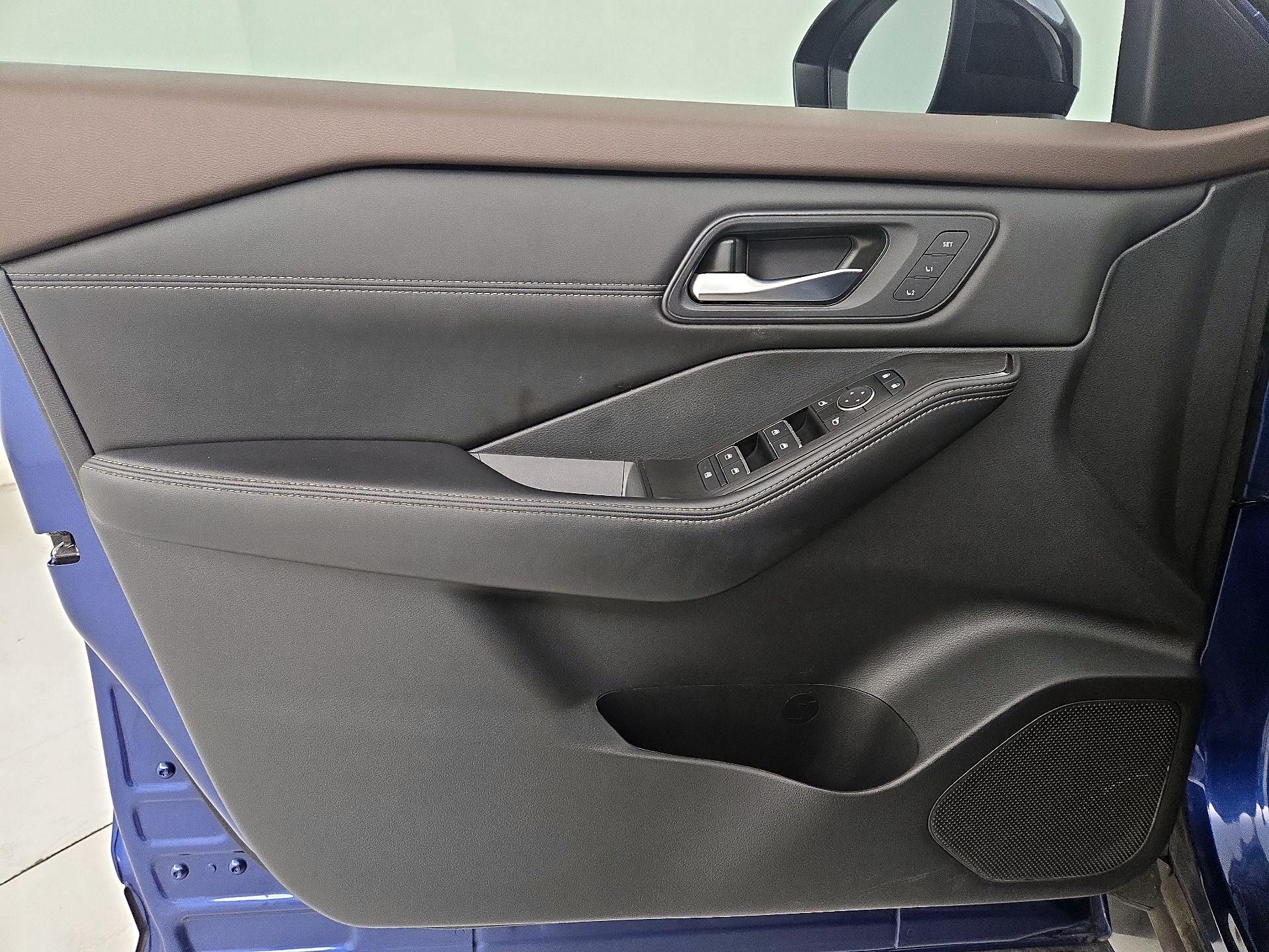 Thumbnail: 2023 Nissan Rogue - 12