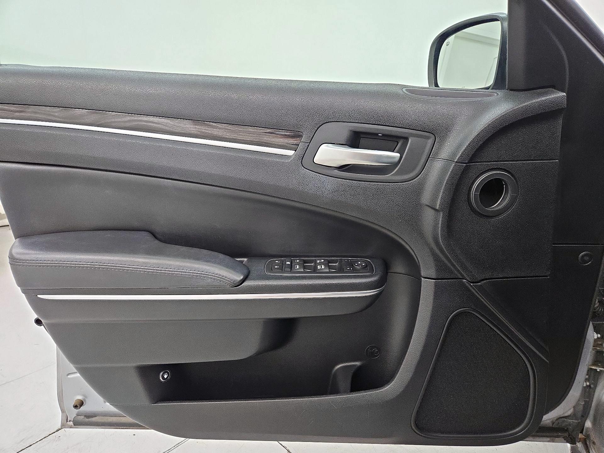 Thumbnail: 2016 Chrysler 300 - 12