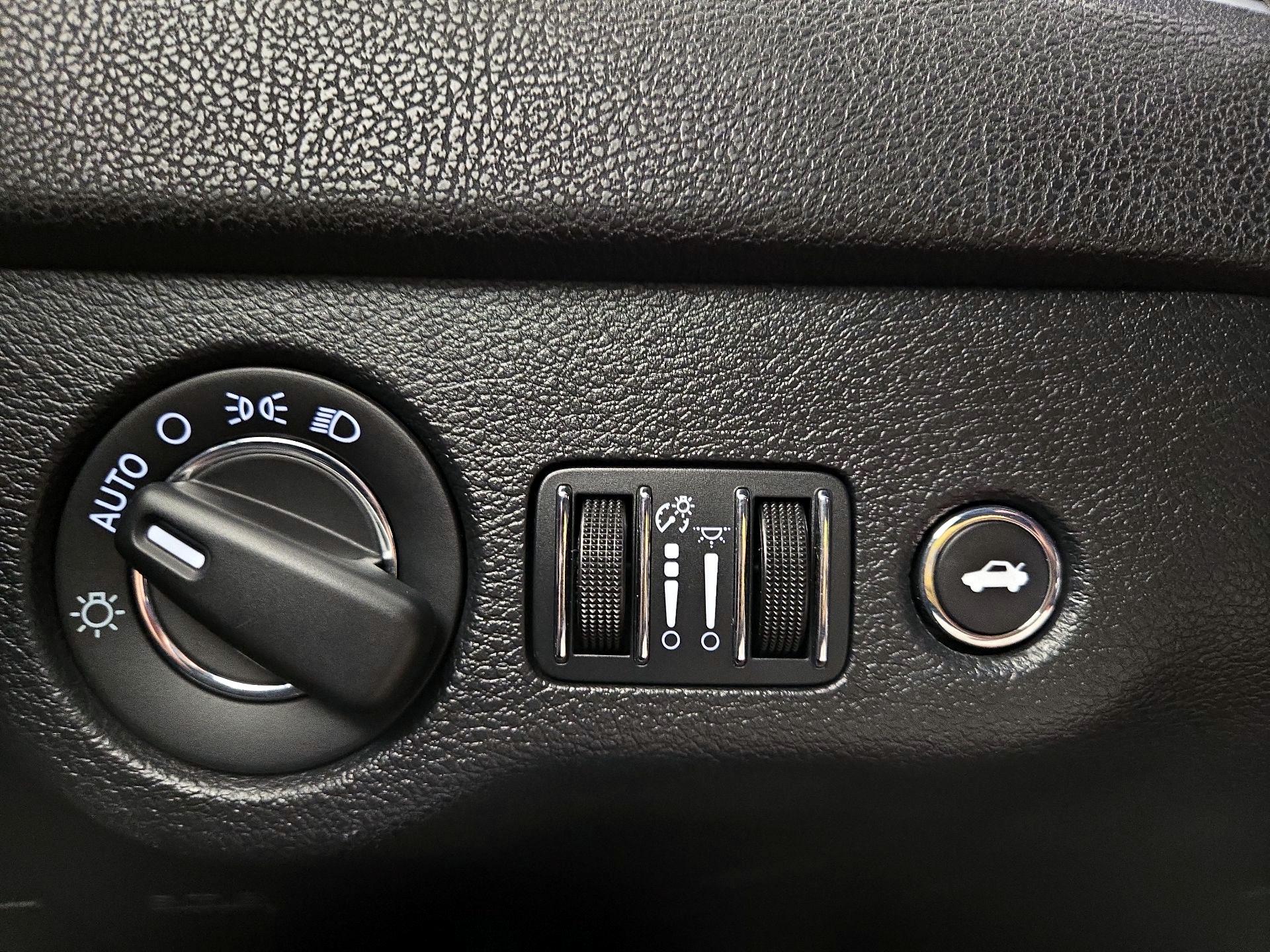 Thumbnail: 2016 Chrysler 300 - 13