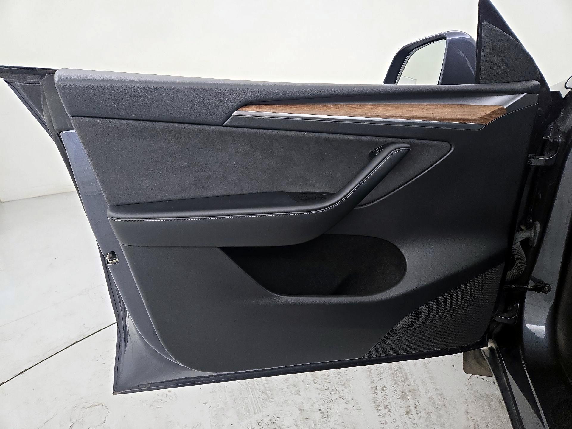 Thumbnail: 2023 Tesla Model Y - 12