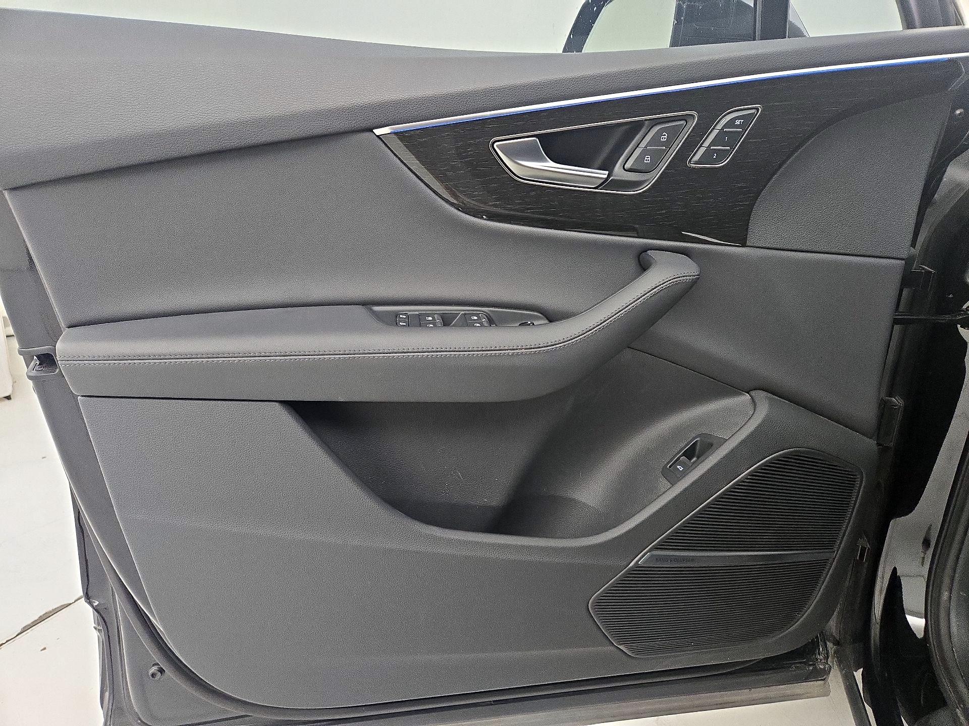 Thumbnail: 2023 Audi Q7 - 12