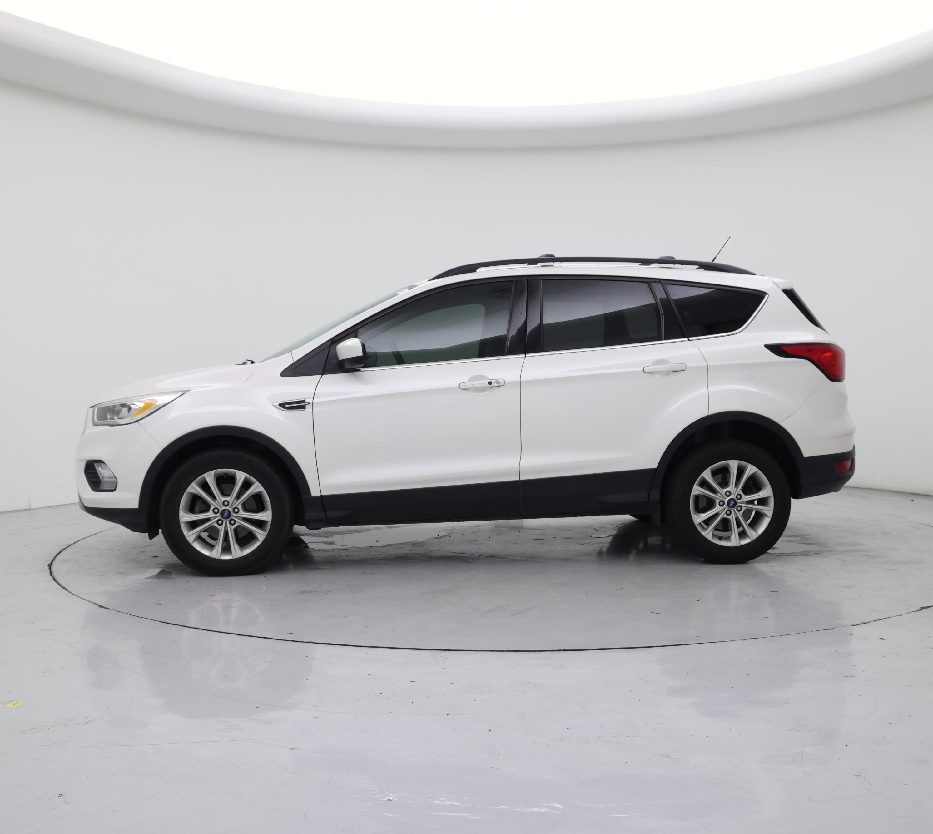 Thumbnail: 2019 Ford Escape - 3