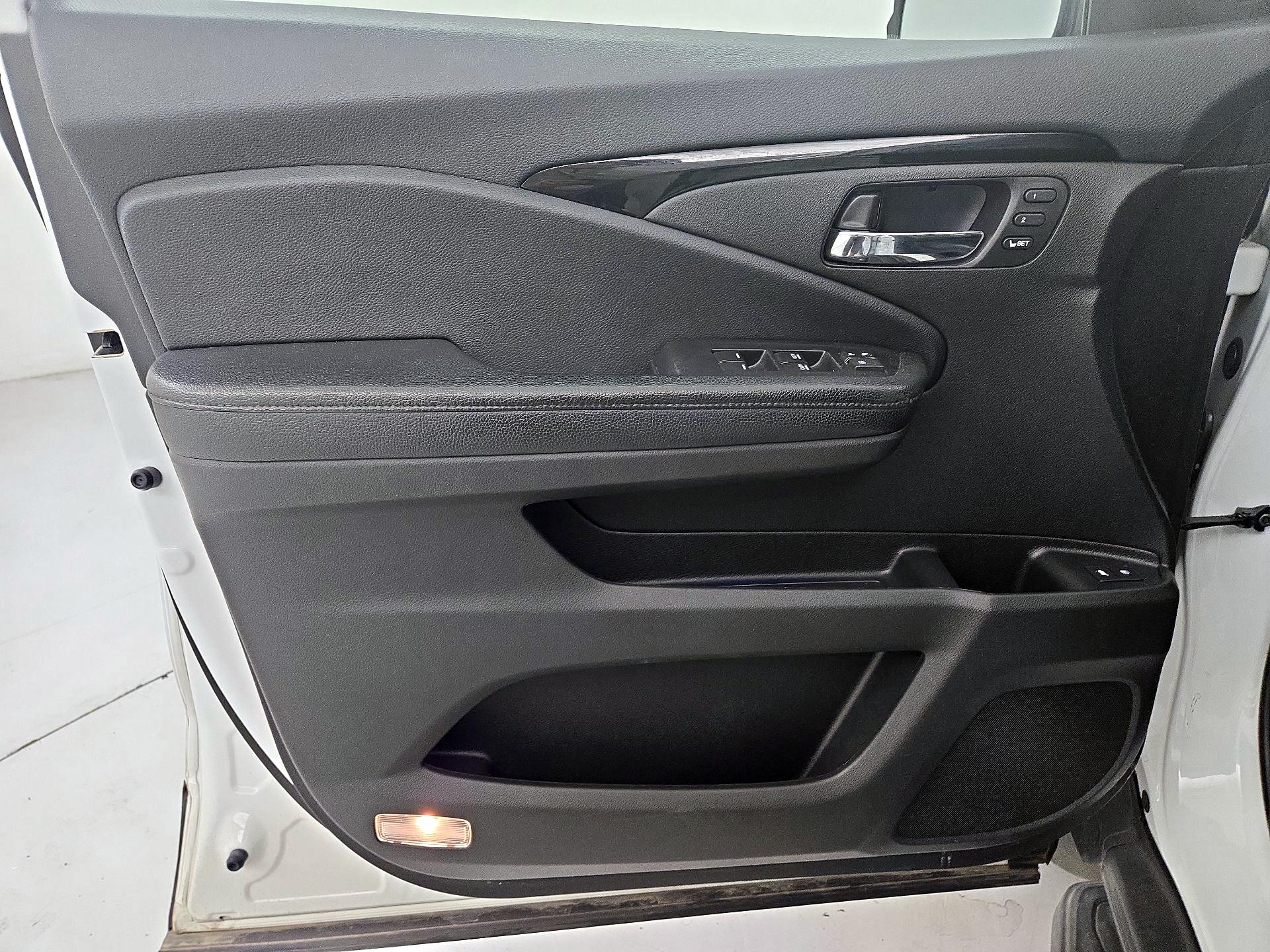 Thumbnail: 2020 Honda Pilot - 12