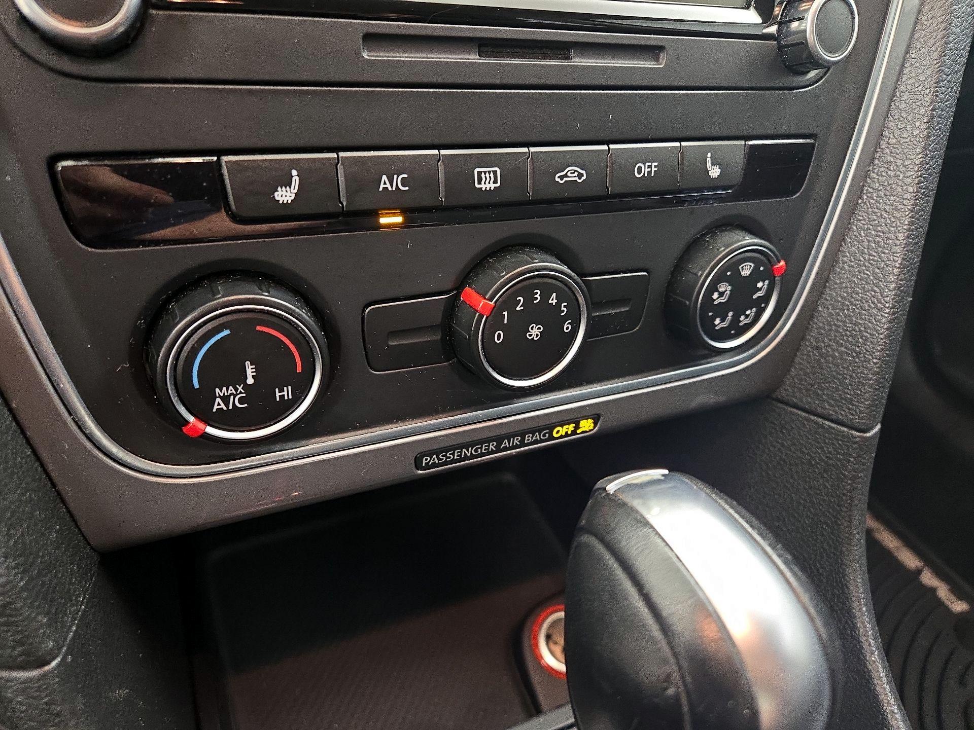 Thumbnail: 2015 Volkswagen Passat - 16