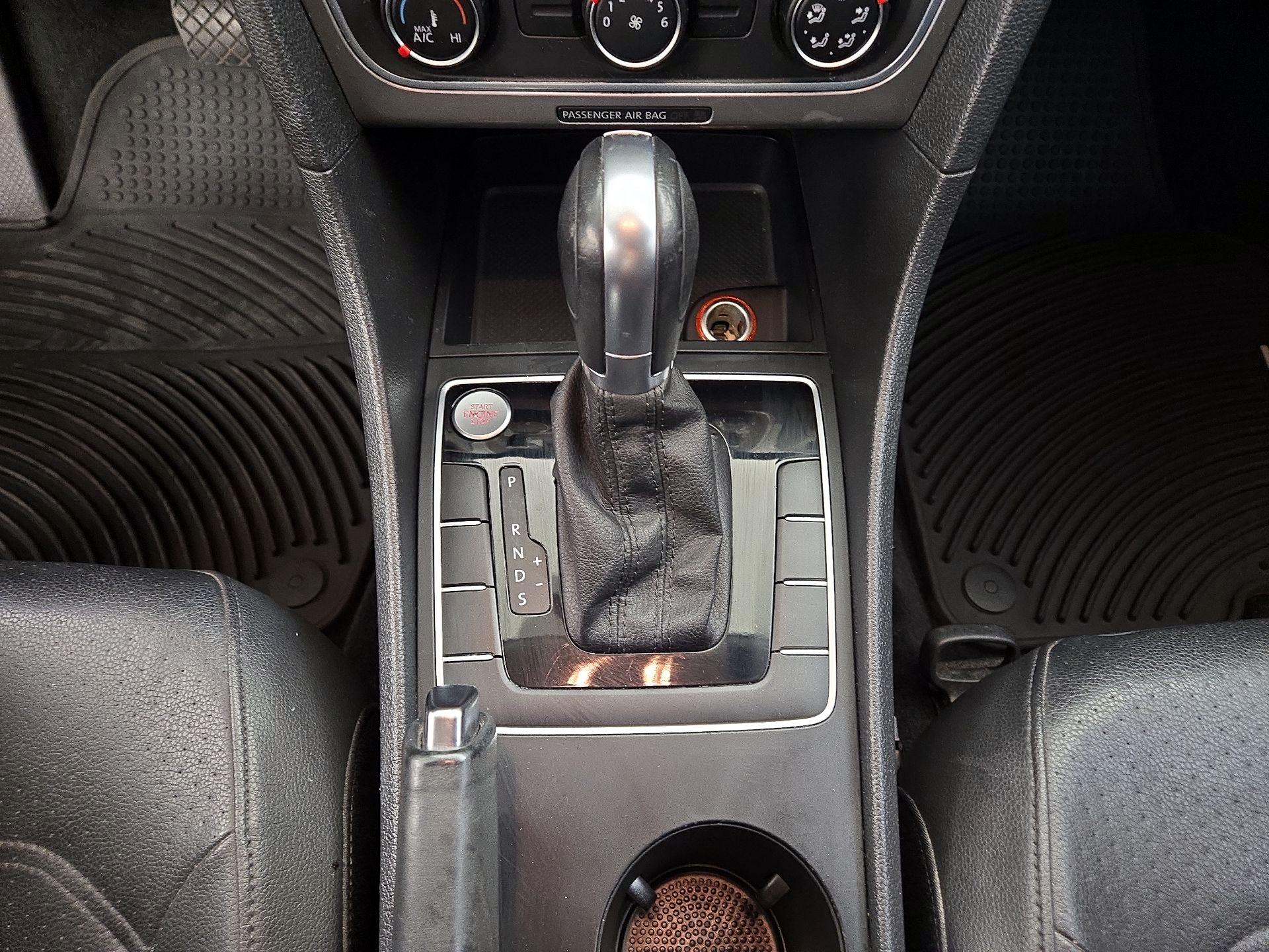 Thumbnail: 2015 Volkswagen Passat - 17