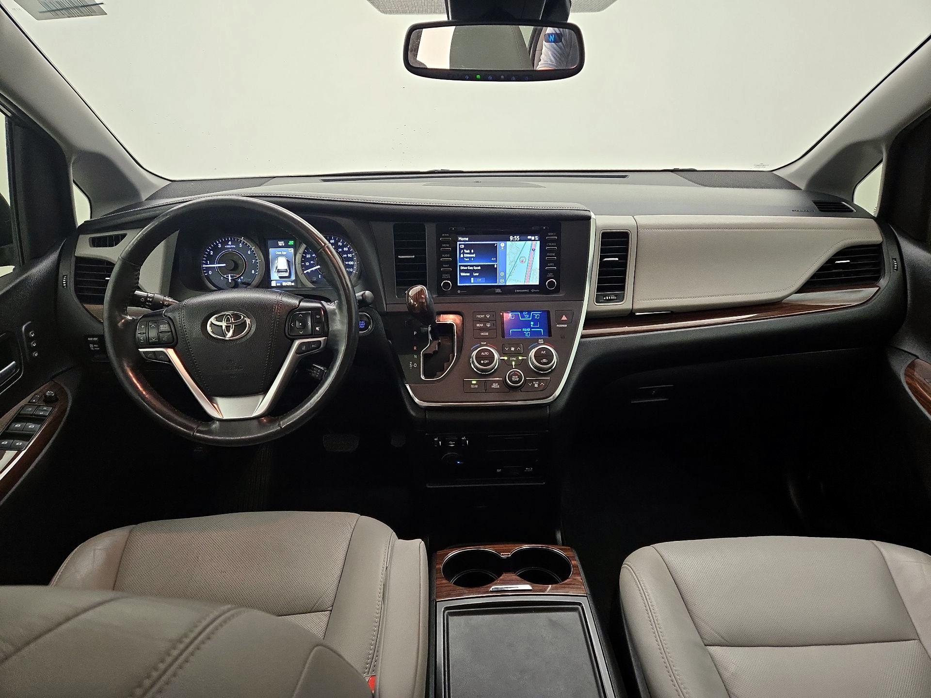 Thumbnail: 2018 Toyota Sienna - 9