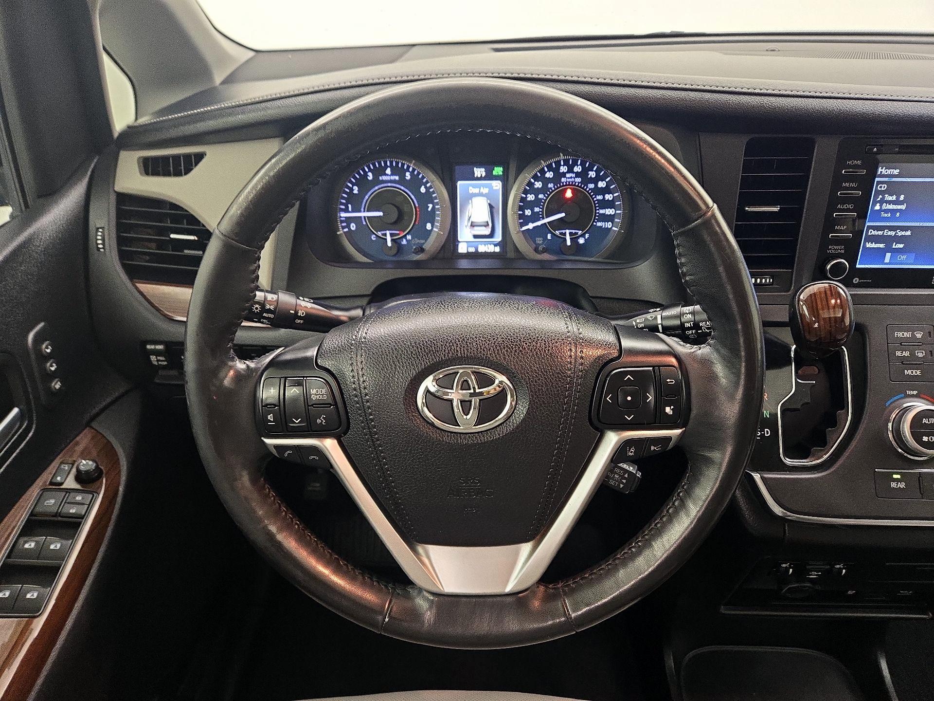 Thumbnail: 2018 Toyota Sienna - 10