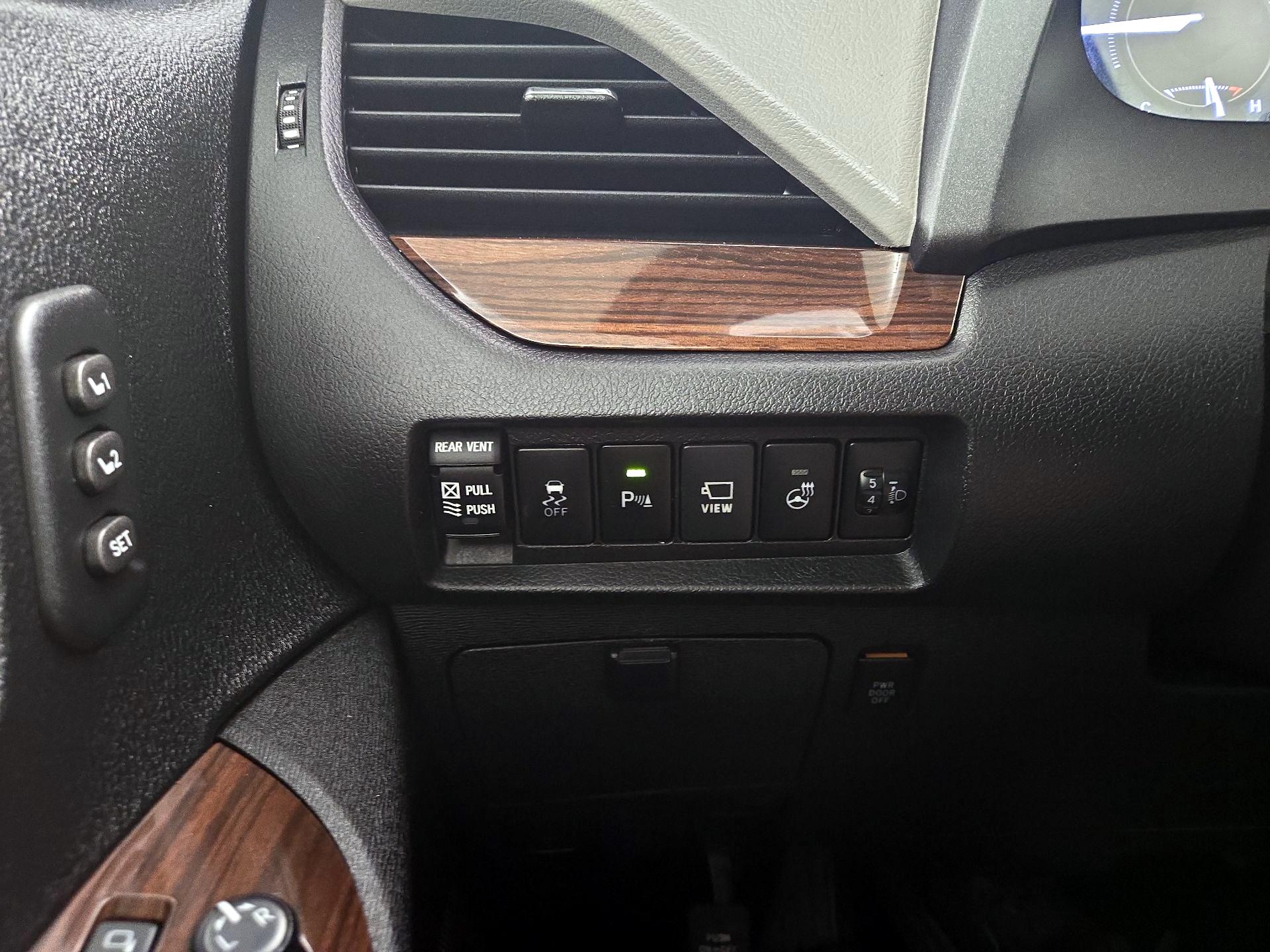 Thumbnail: 2018 Toyota Sienna - 13