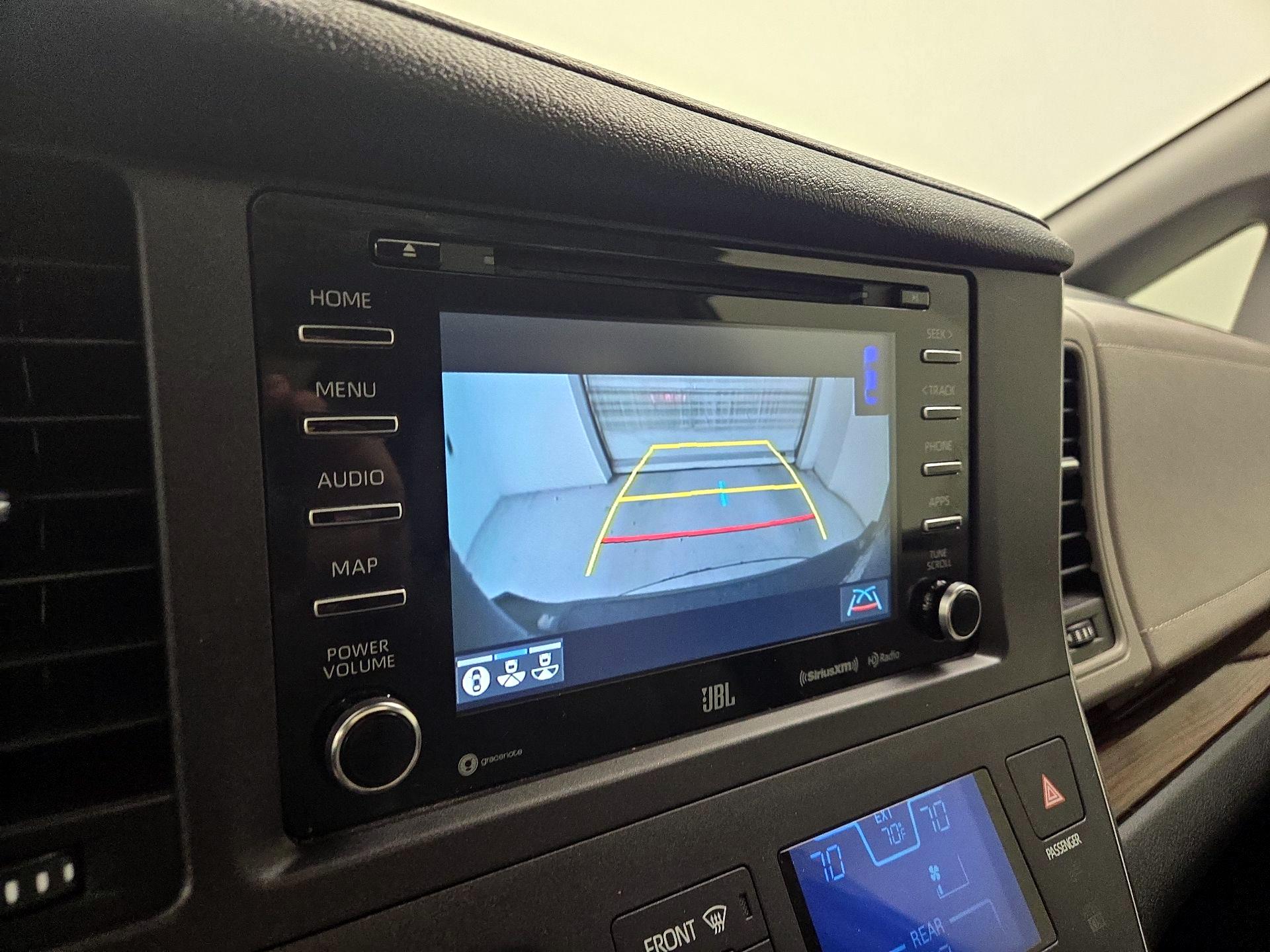 Thumbnail: 2018 Toyota Sienna - 15