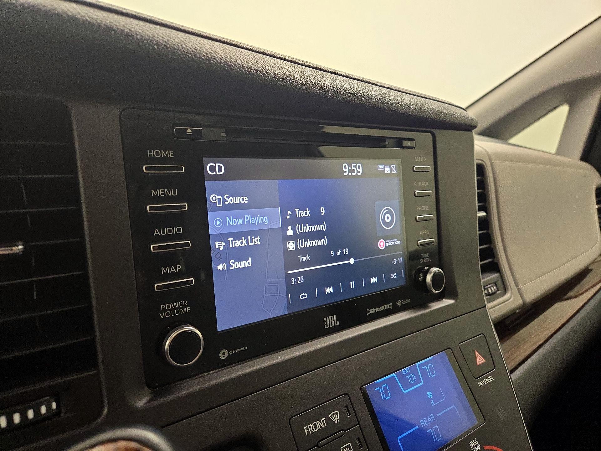 Thumbnail: 2018 Toyota Sienna - 16