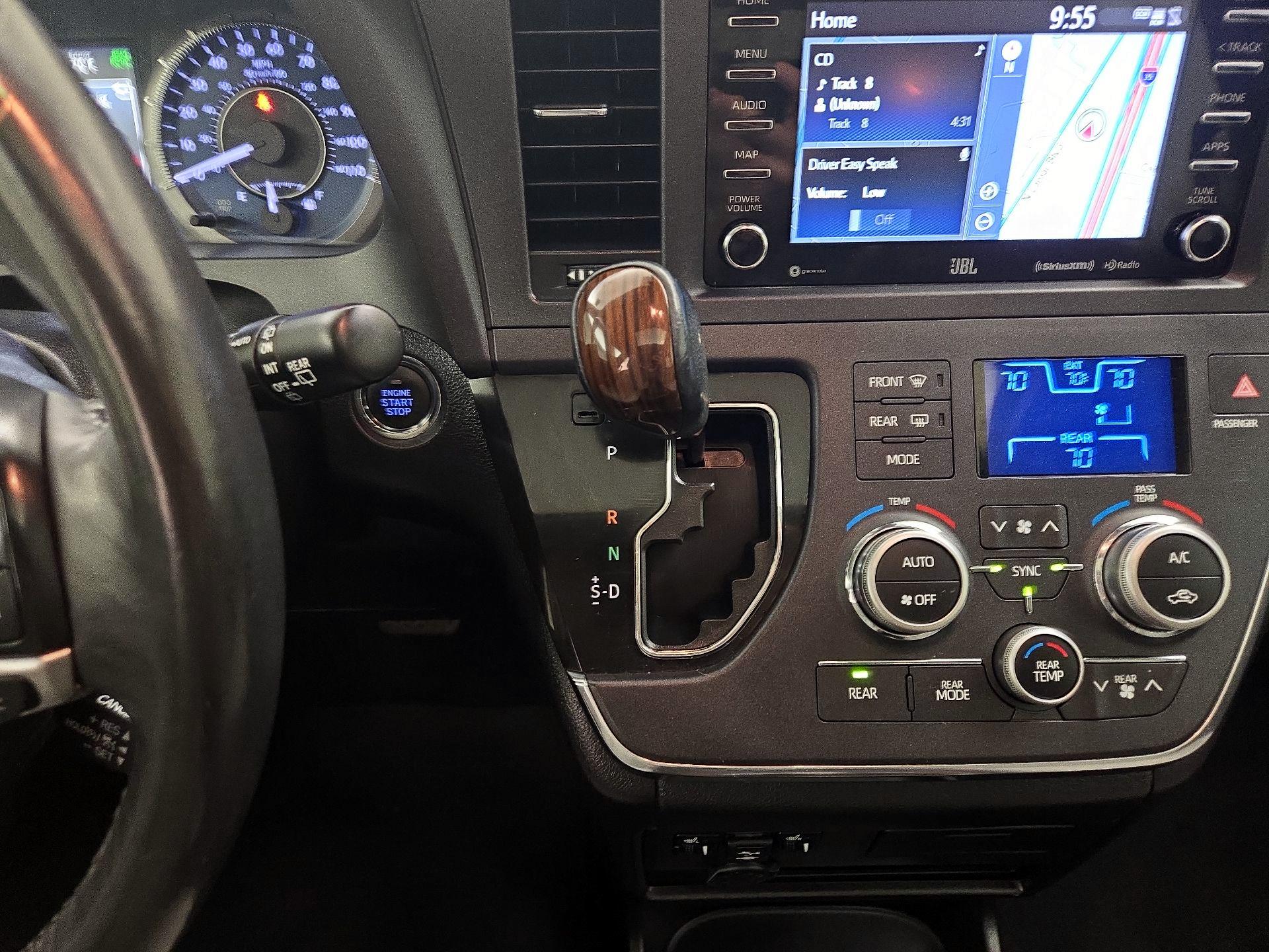 Thumbnail: 2018 Toyota Sienna - 18