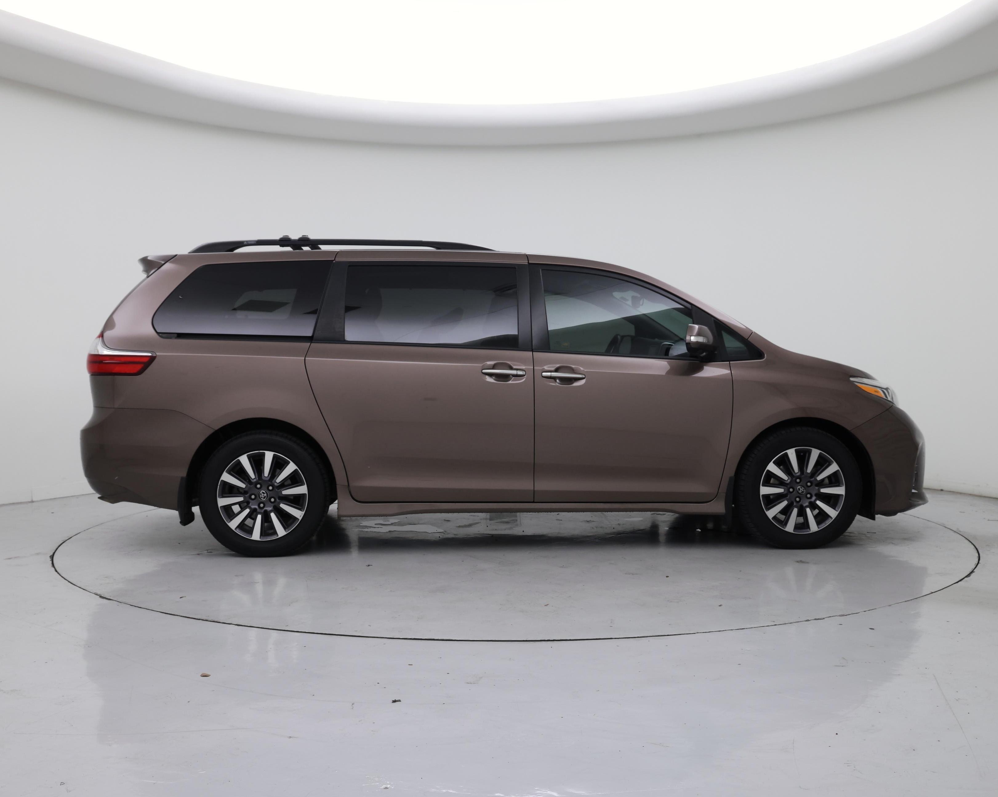 Thumbnail: 2018 Toyota Sienna - 7