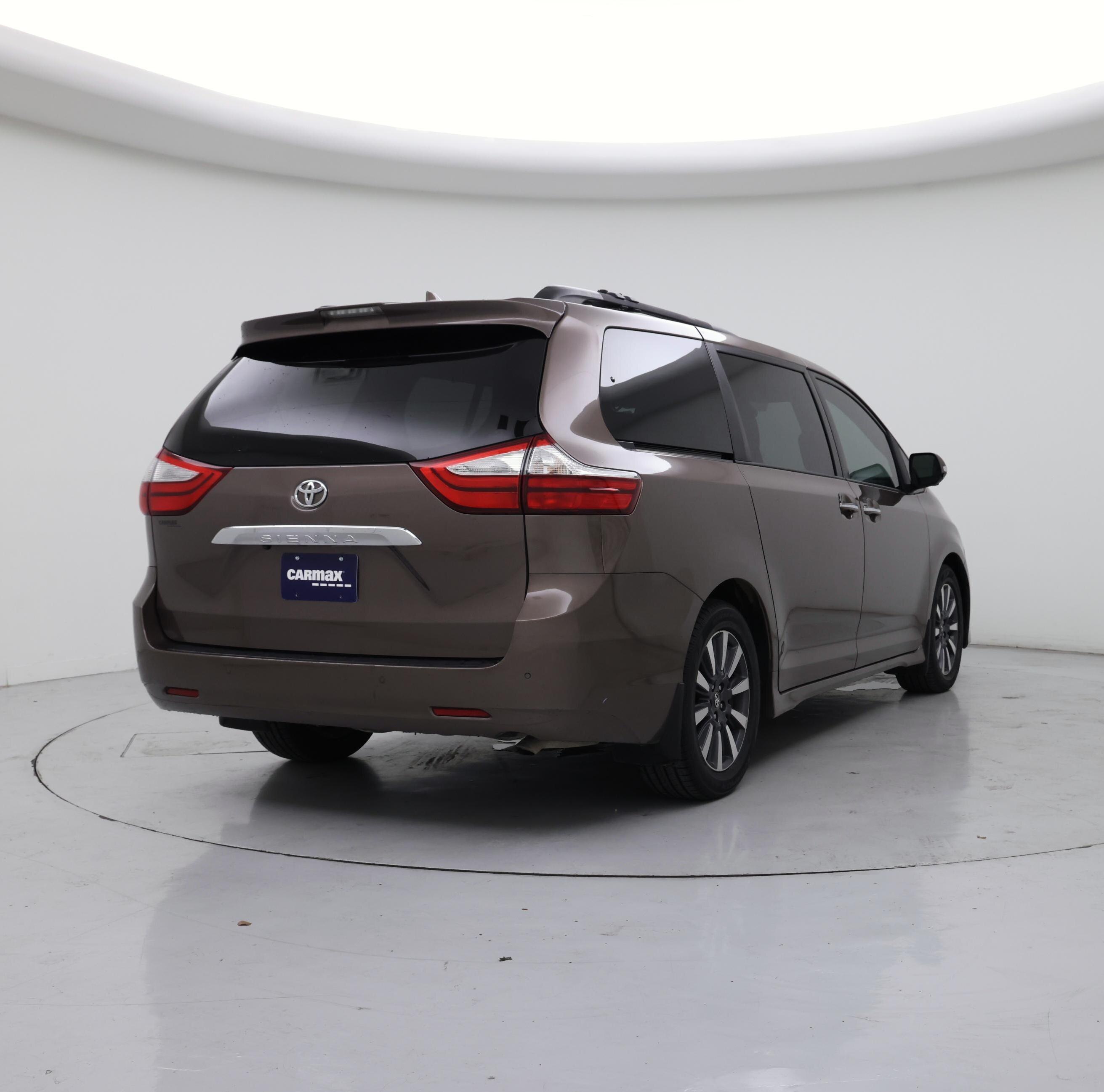 Thumbnail: 2018 Toyota Sienna - 8