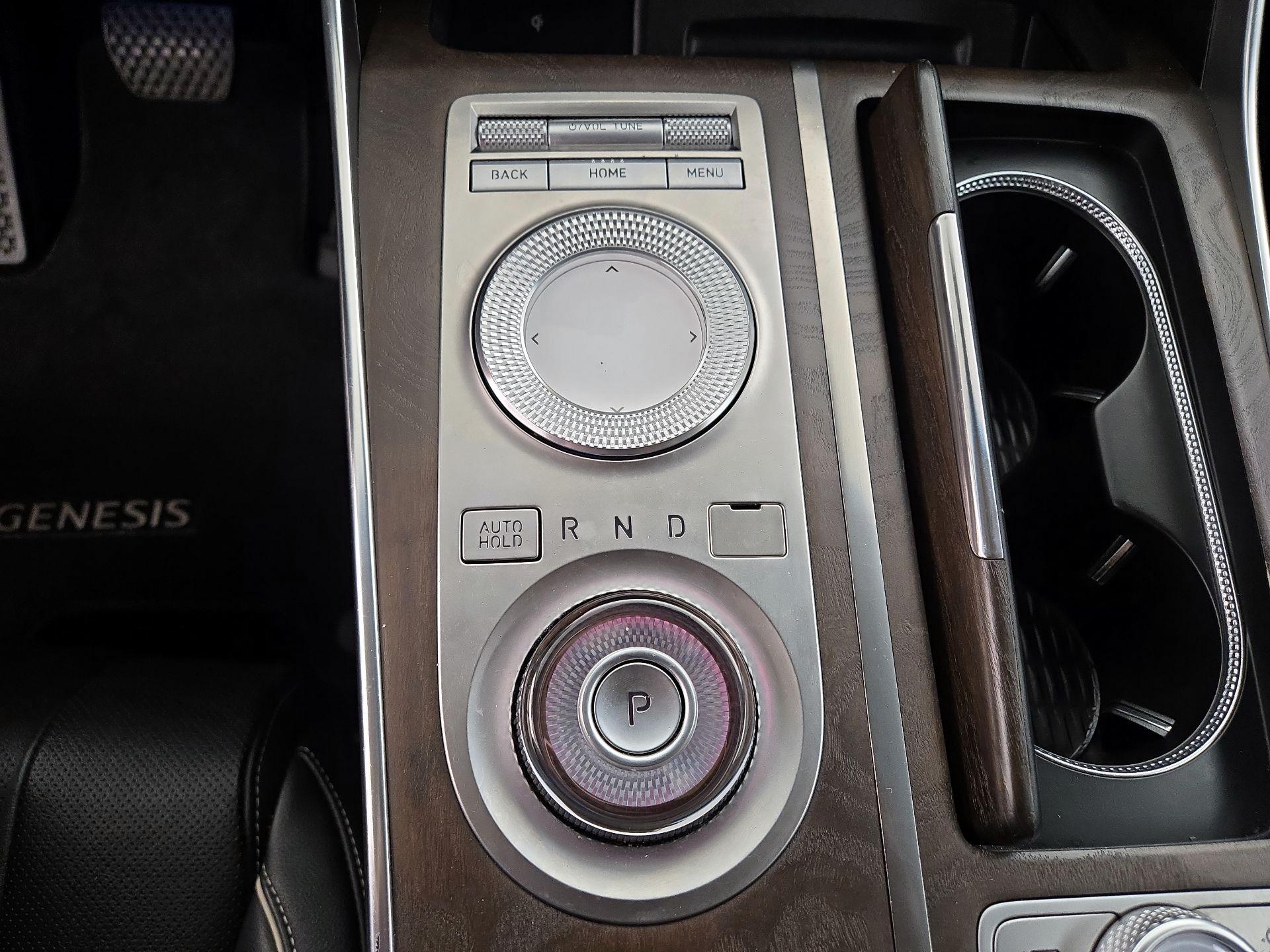 Thumbnail: 2021 Genesis GV80 - 18