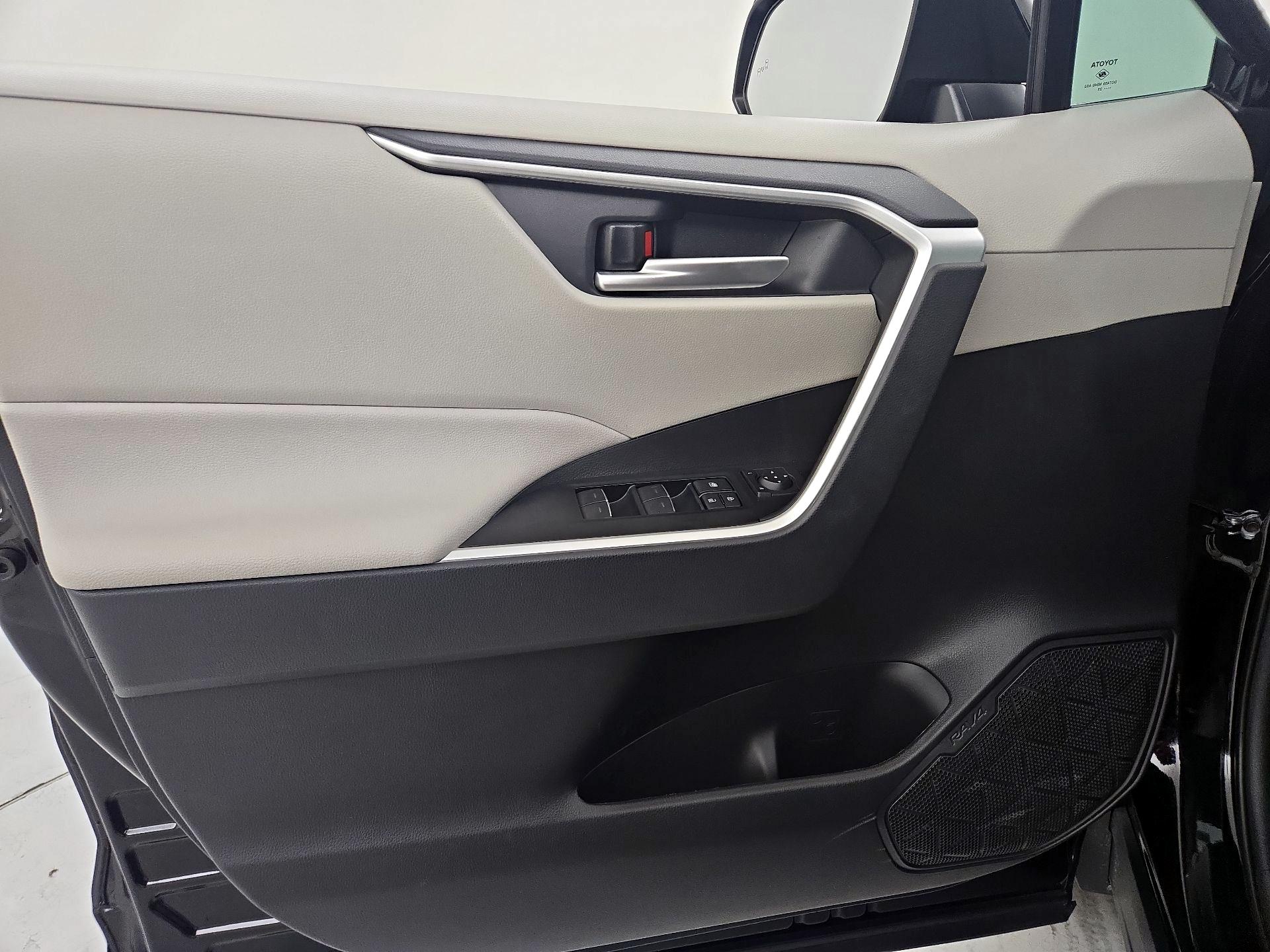 Thumbnail: 2025 Toyota RAV4 - 12