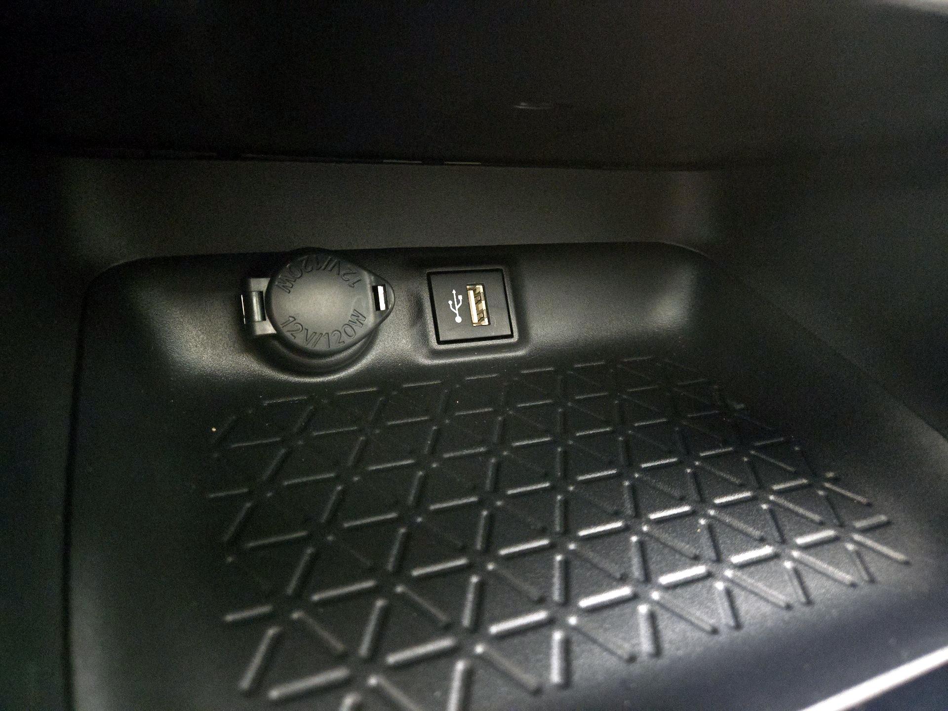 Thumbnail: 2025 Toyota RAV4 - 18