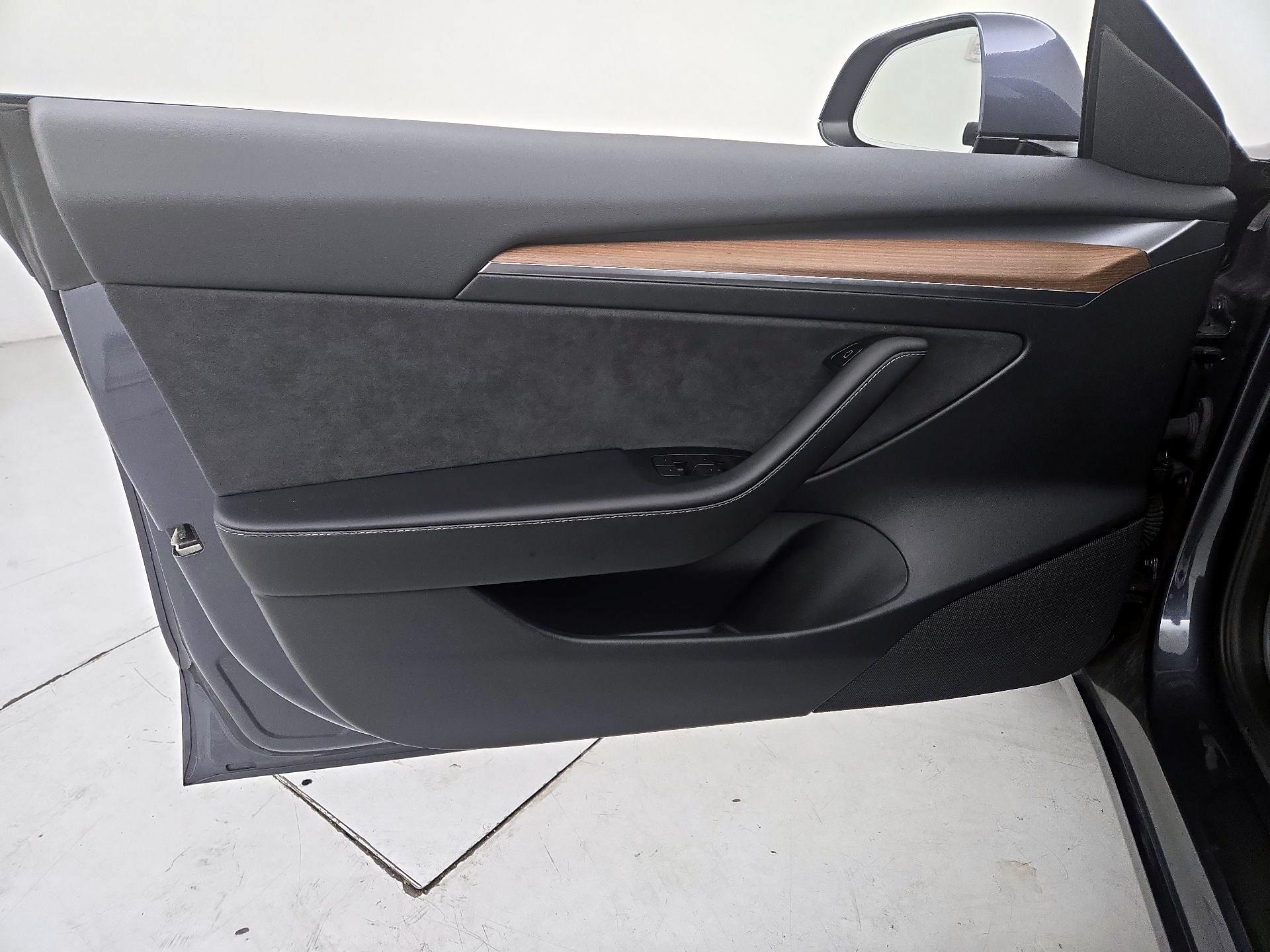 Thumbnail: 2023 Tesla Model 3 - 12
