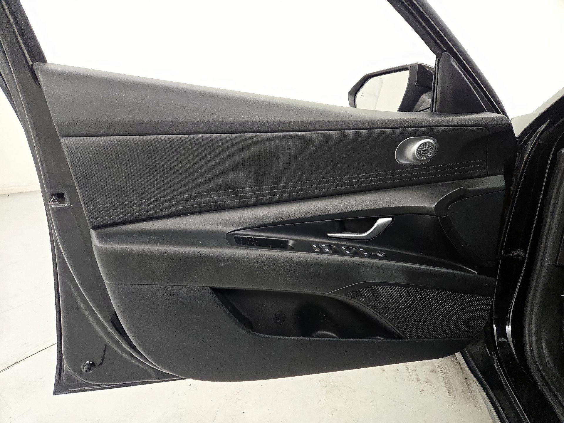 Thumbnail: 2021 Hyundai Elantra - 12
