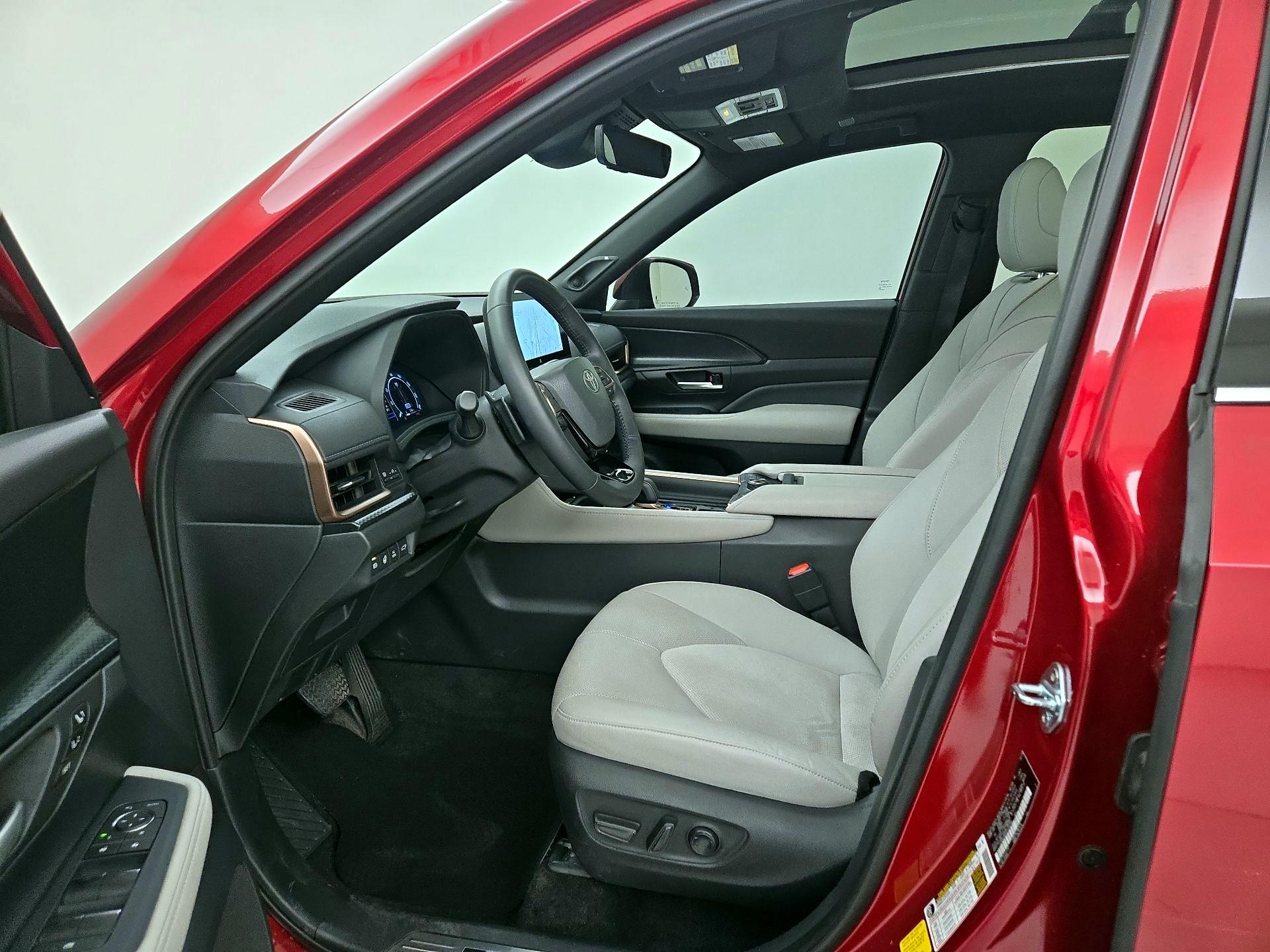 Thumbnail: 2025 Toyota Highlander - 11