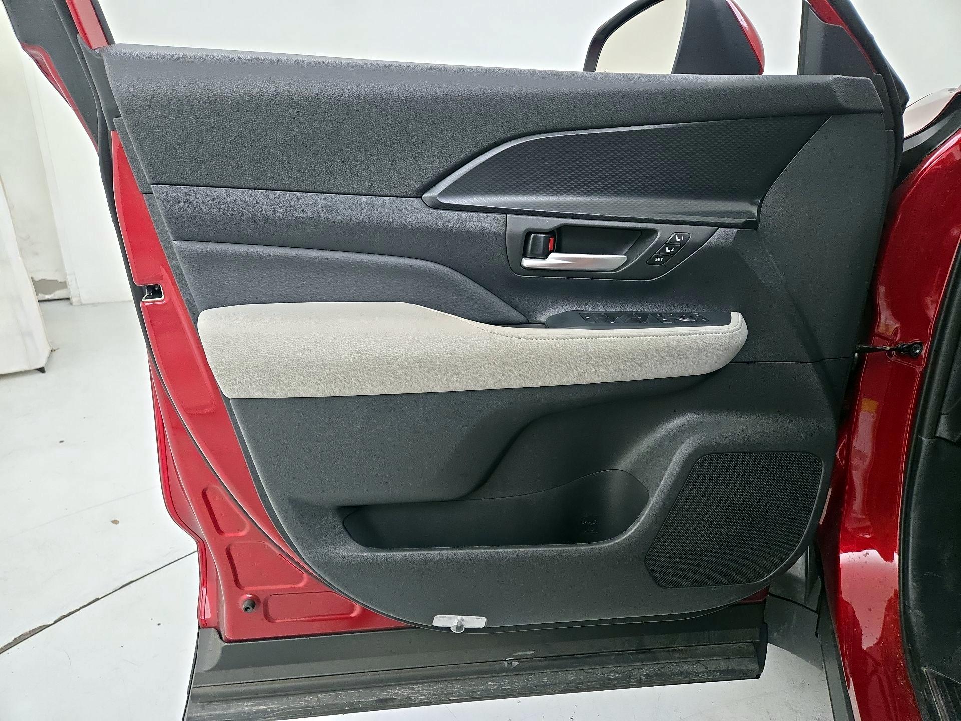 Thumbnail: 2025 Toyota Highlander - 12